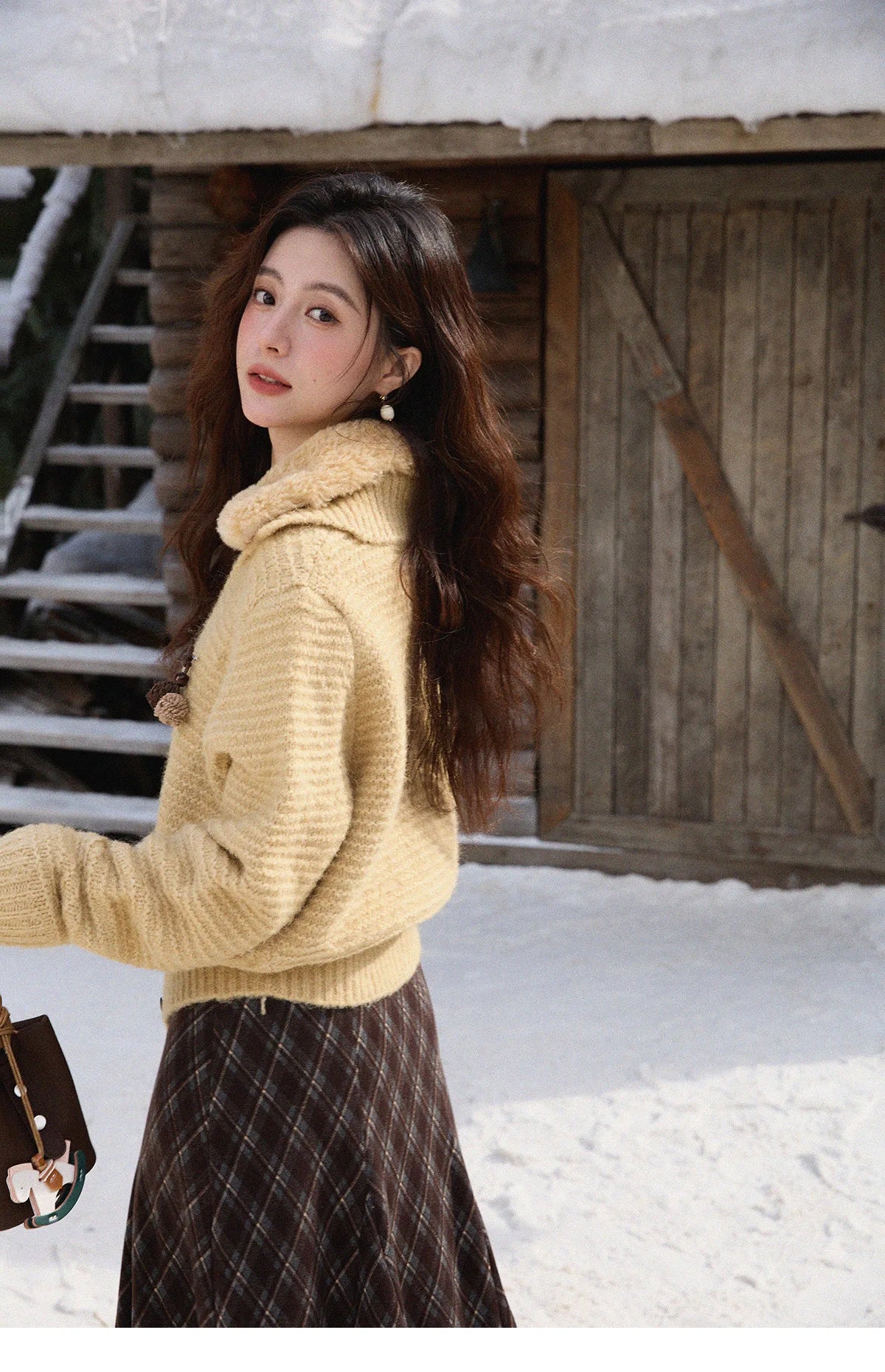 MISHOW Women's V-neck Cardigan 2025 Winter New Loose Single-breasted Sweater Luxurious Design Detachable Fur Collar MXE90Z2758