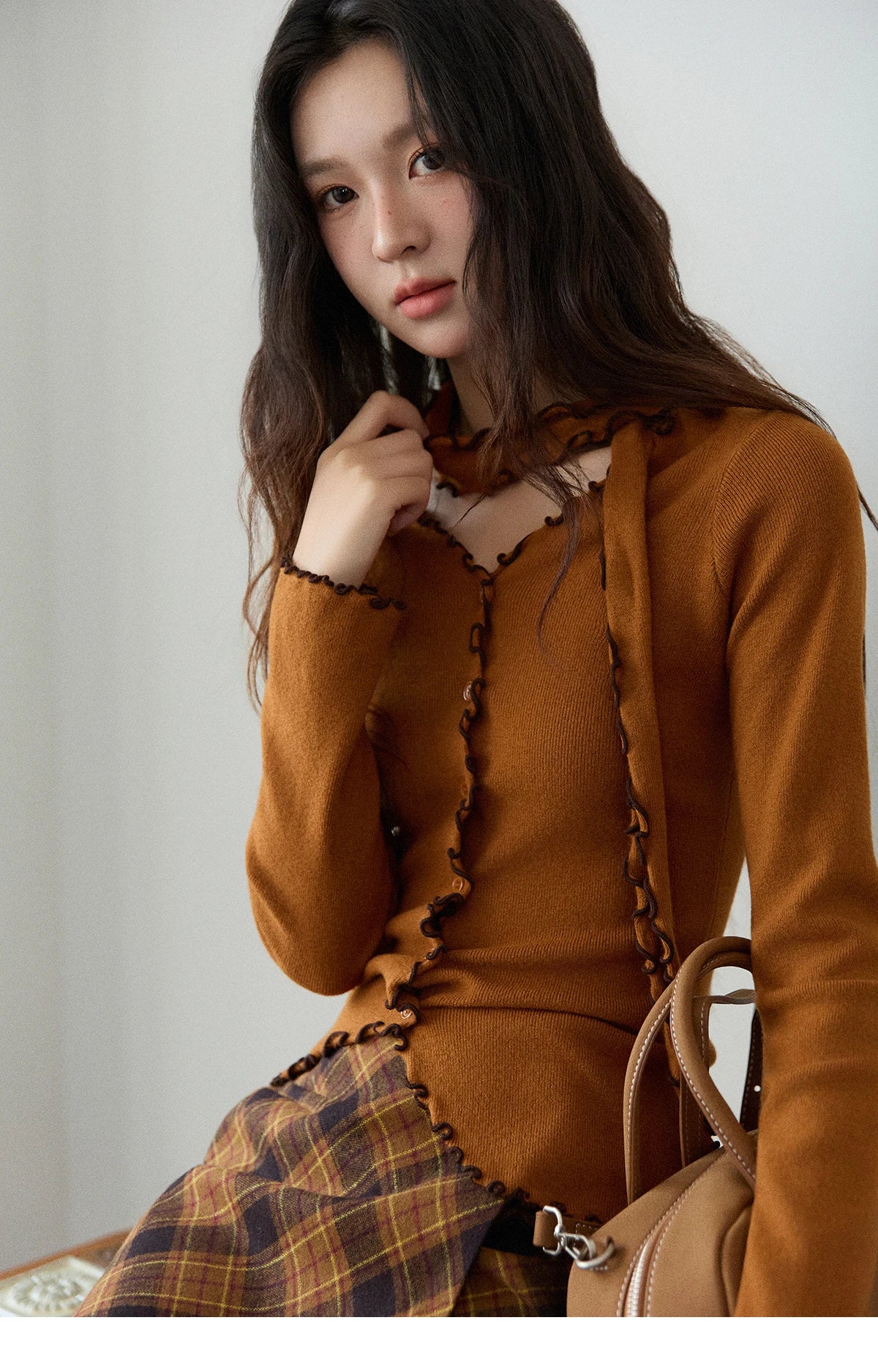 MISHOW New Ruffled Edge Knitted Pullovers for Woman 2025 Retro Slim V-neck Ribbon Knit Top Cmfortable Winter Clothes MXE86Z2728