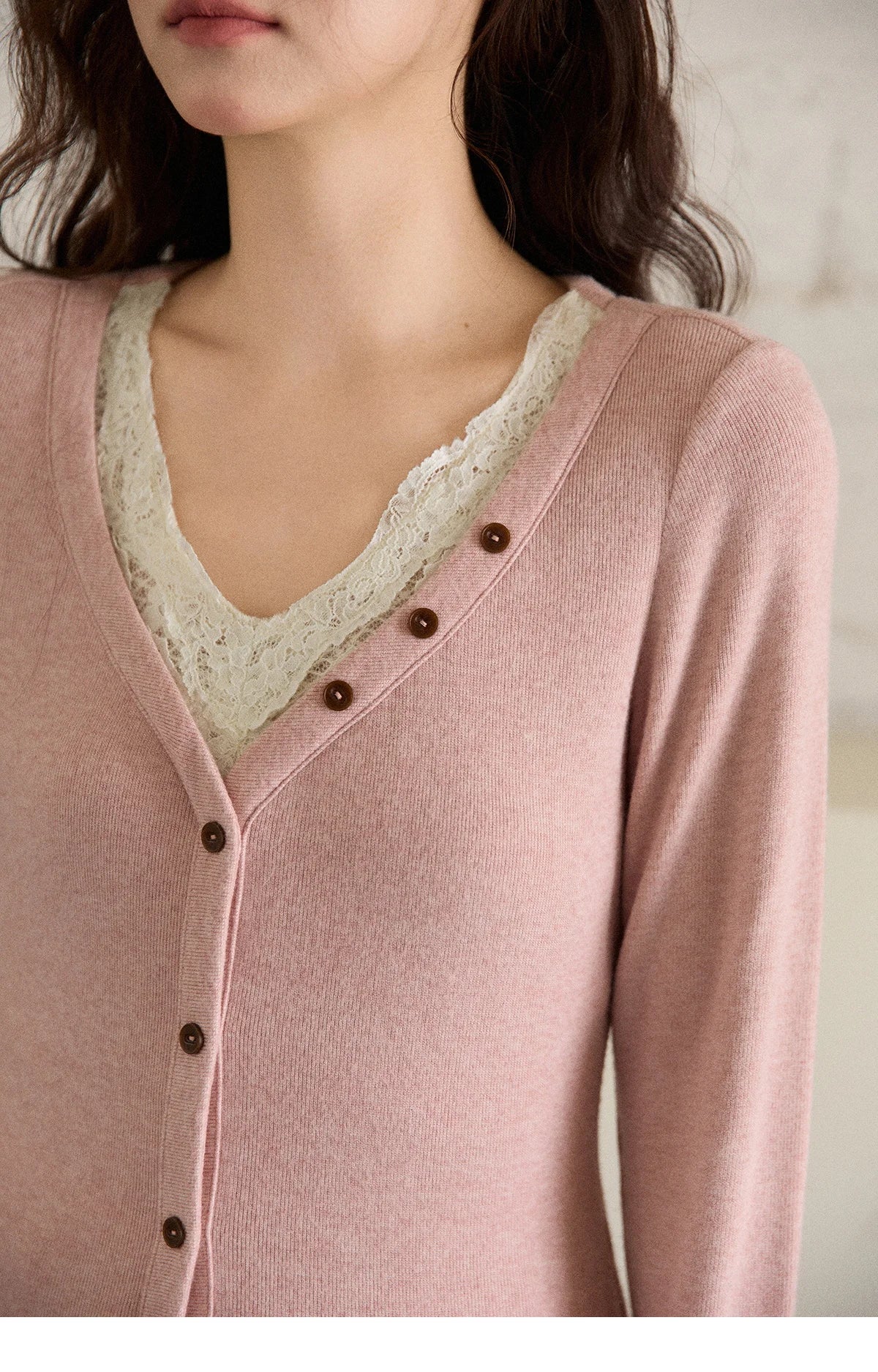 MISHOW Long Sleeve Tops for Woman 2025  Autumn Winter Sweet Gentle V-neck Top with Lace Trim Commute Slim Knit Top  MXE86Z2673