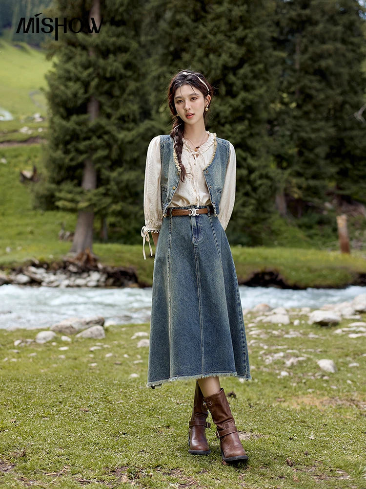 MISHOW Retro Blue Denim Vest Coat 2024 Autumn Sleeveless V Neck Hem Tassels Coat Female Single Breasted Casual Top MXD41W0387