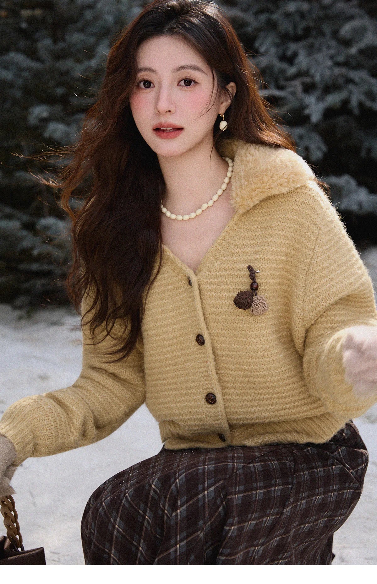 MISHOW Women's V-neck Cardigan 2025 Winter New Loose Single-breasted Sweater Luxurious Design Detachable Fur Collar MXE90Z2758