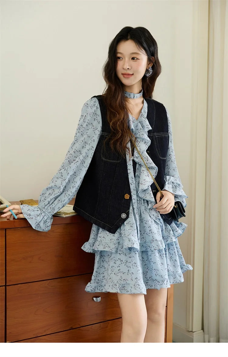 Mishow Blue Floral V-Neck Ruffled Puff Sleeve Dress MXE46L2517