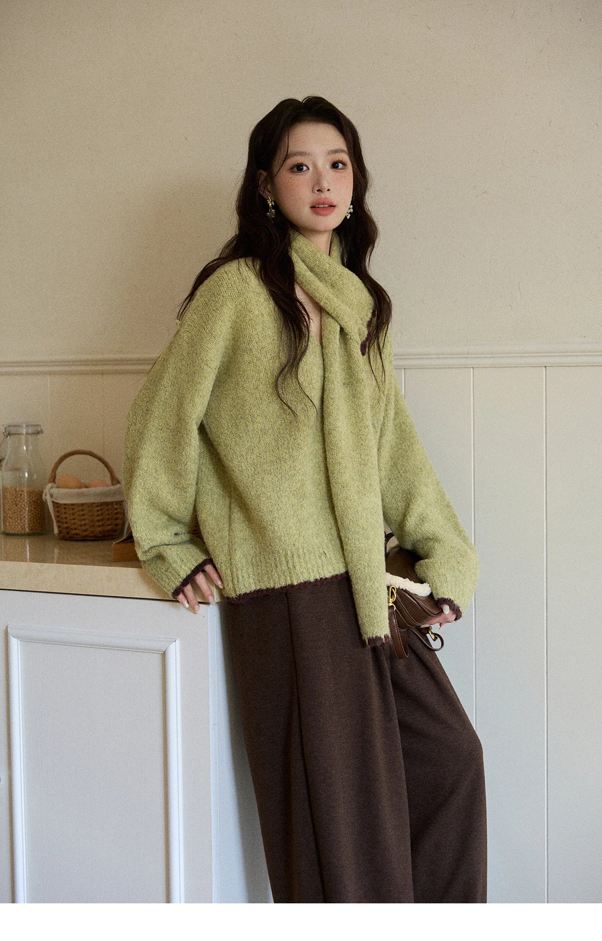 MISHOW Woman Green Detachable Scarf Sweater 2025 Winter Fashion V-neck Long Sleeves Thick Knit Pullovers Casual Top MXE90Z2791