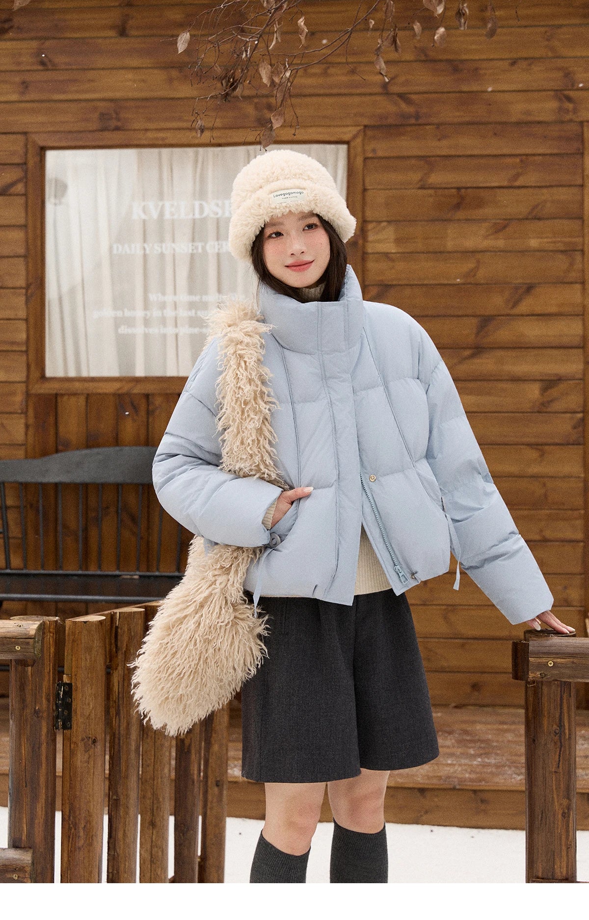 MISHOW Short Down Jacket Women 2025 Winter Fashion Blue Windproof White Duck Down Turn-down Collar Zippered Coat Warm MXE51Y0083
