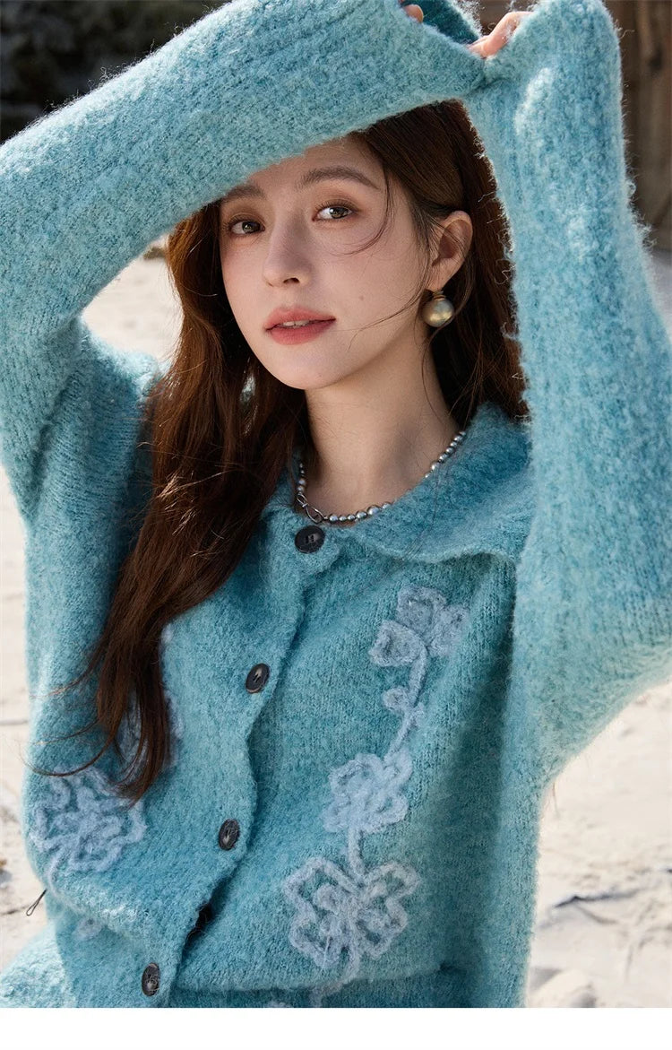 MISHOW Retro Three-dimensional Floral Jacquard Sweater for Women 2025 Autumn Winter Lapel Thickened Knitted Cardigan MXE87Z2684