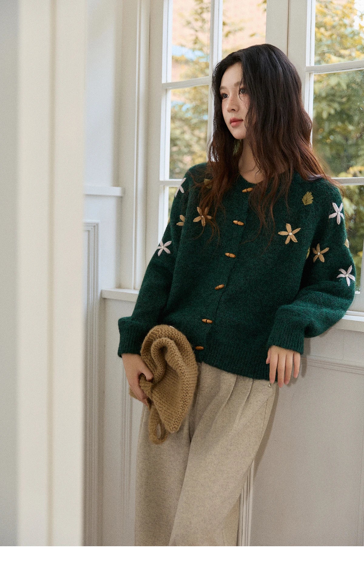 MISHOW Women's Winter Cardigan 2025 New Retro Flower Embroidery Green Knitted Cardigan Casual Long-sleeved Tops MXE86Z2729