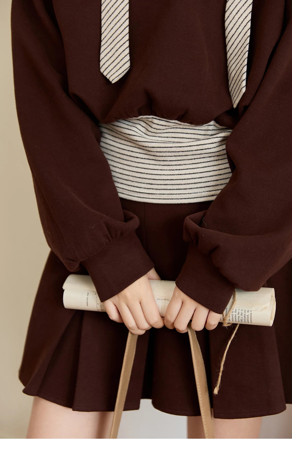 MISHOW Woman Suits 2025 Autumn Retro Brown V-Neck Sweatshirt Pleated Skirt Suit Striped Waist Belt Casual Two-piece MXE47T1415