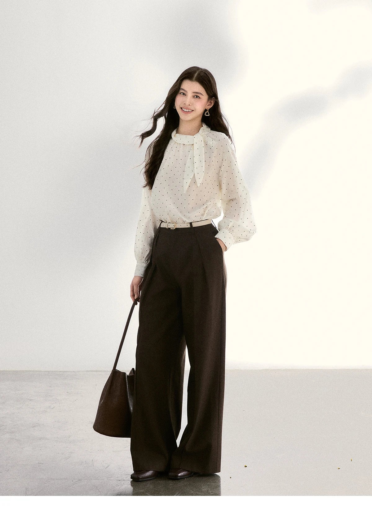 MISHOW Women's Dark Brown Wide Leg Pants 2026 Spring High Waist Pleated Pants Back Elastic Waist Casual Trousers MXF108K1010