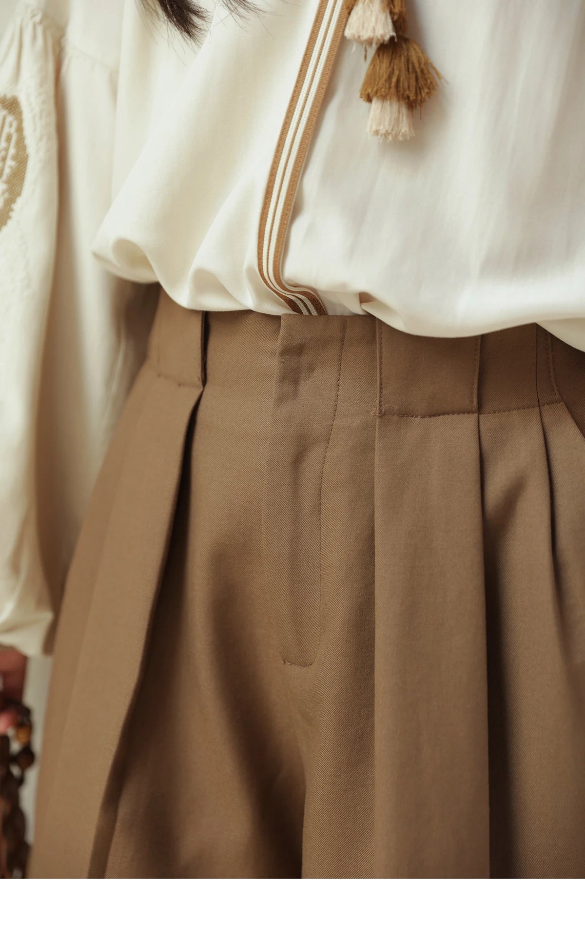 MISHOW Brown High Waist Shorts 2025 Three-dimensional I-shaped Pleated Hook Buckle Shorts Women Versatile Short Pants MXE41K1022