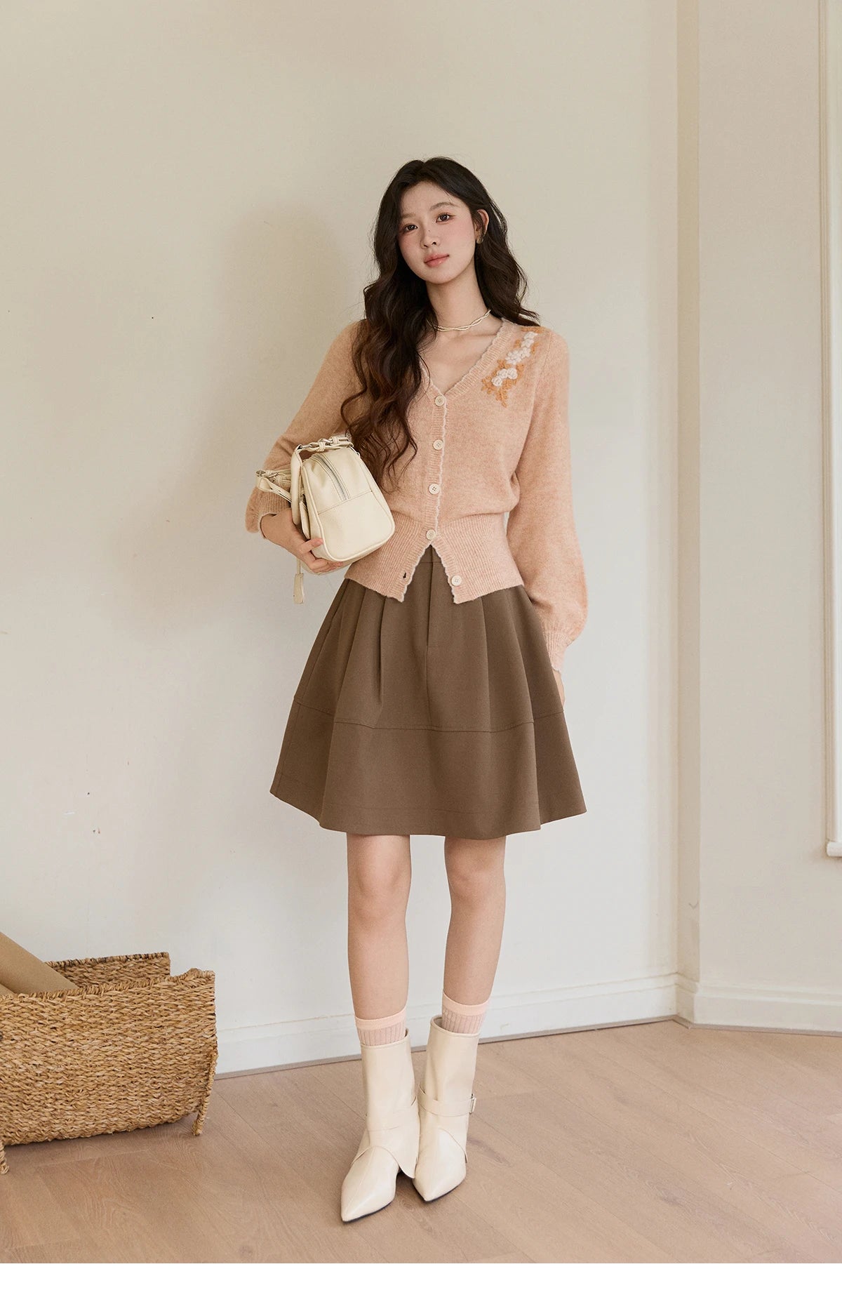 MISHOW Women's Floral Embroidery Knitted Cardigan 2026 Spring V-Neck Casual Short Tops Elegant Slim Knitted Sweater MXF11Z2917