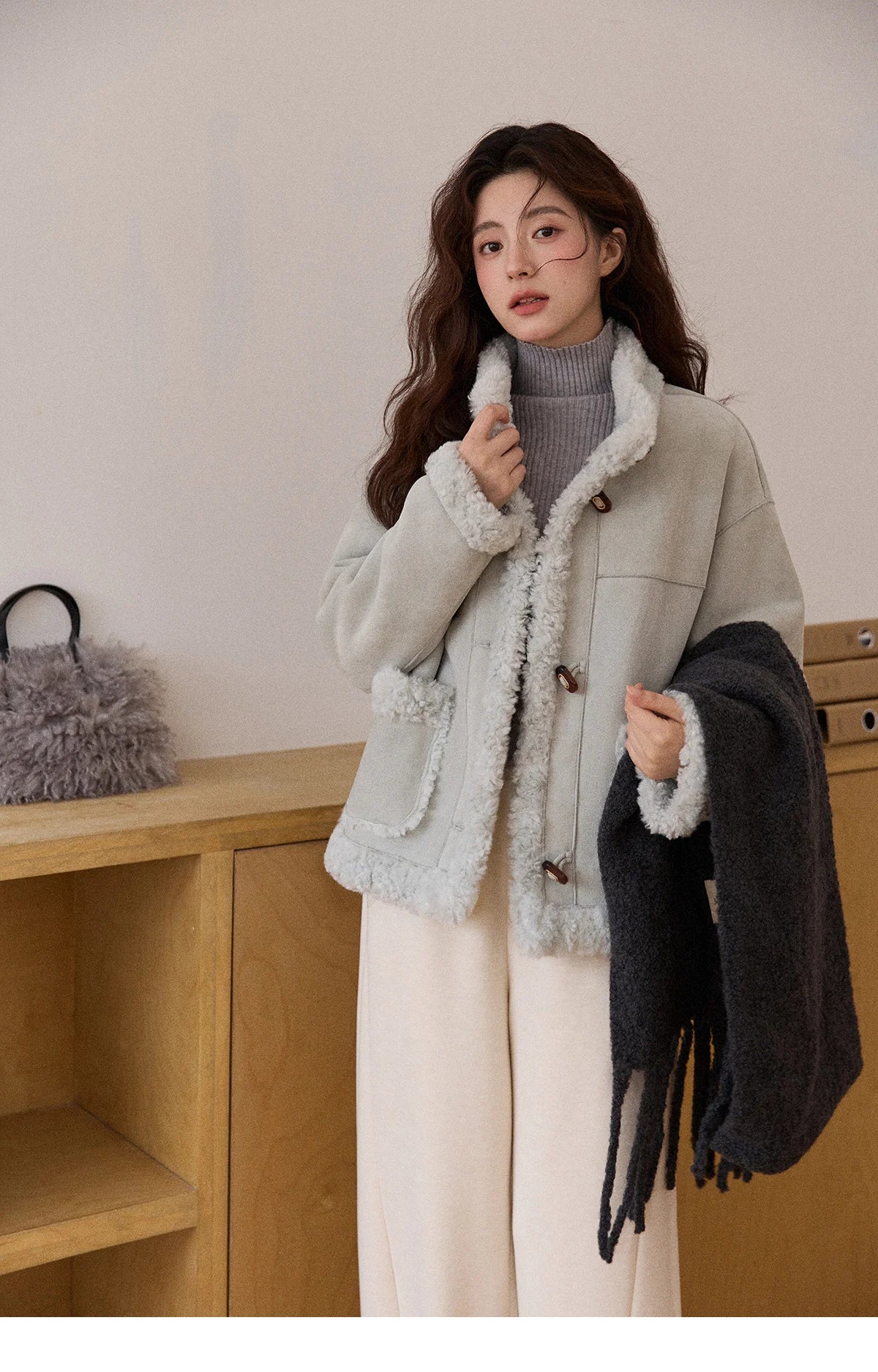 MISHOW Winter Jacket Women 2025 Elegant Luxury Suede Composite Fur Stand-up Collar Short Jacket Windproof Warm Coat MXE87W0941