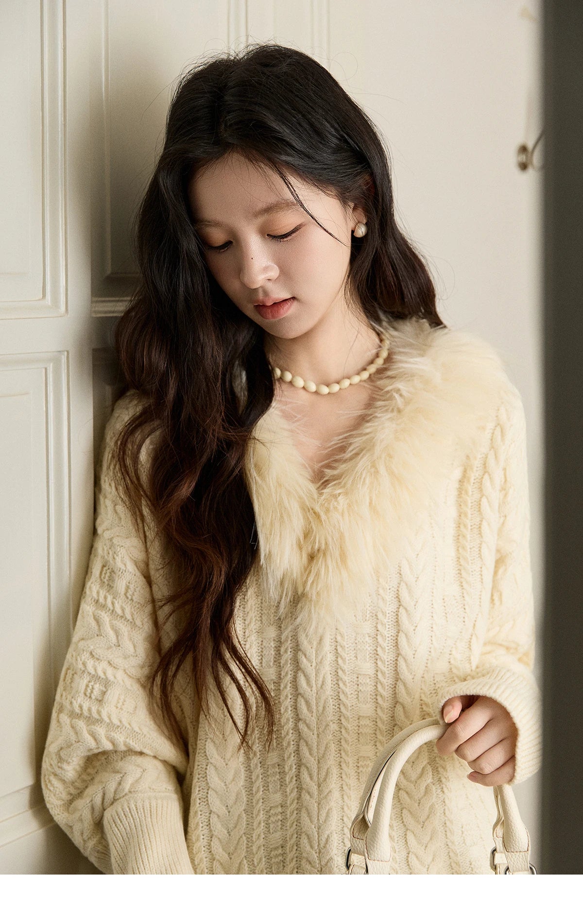 MISHOW Women's Batwing Sleeve KnittedSweater 2025 Winter Faux Fur Collar Cable Knit Puff Sleeve Warm Pullover Tops MXE94Z2985