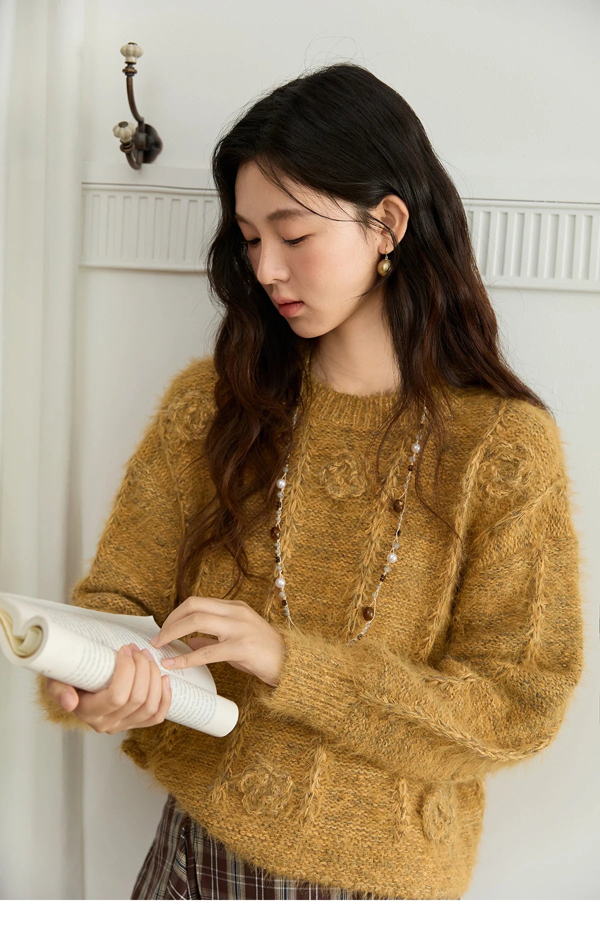 MISHOW Pretty Women's Sweaters  2025 Autumn Retro Yellow 3D Rose Embroidery Loose Casual Tops Long-sleeved Pullover  MXE47Z2563