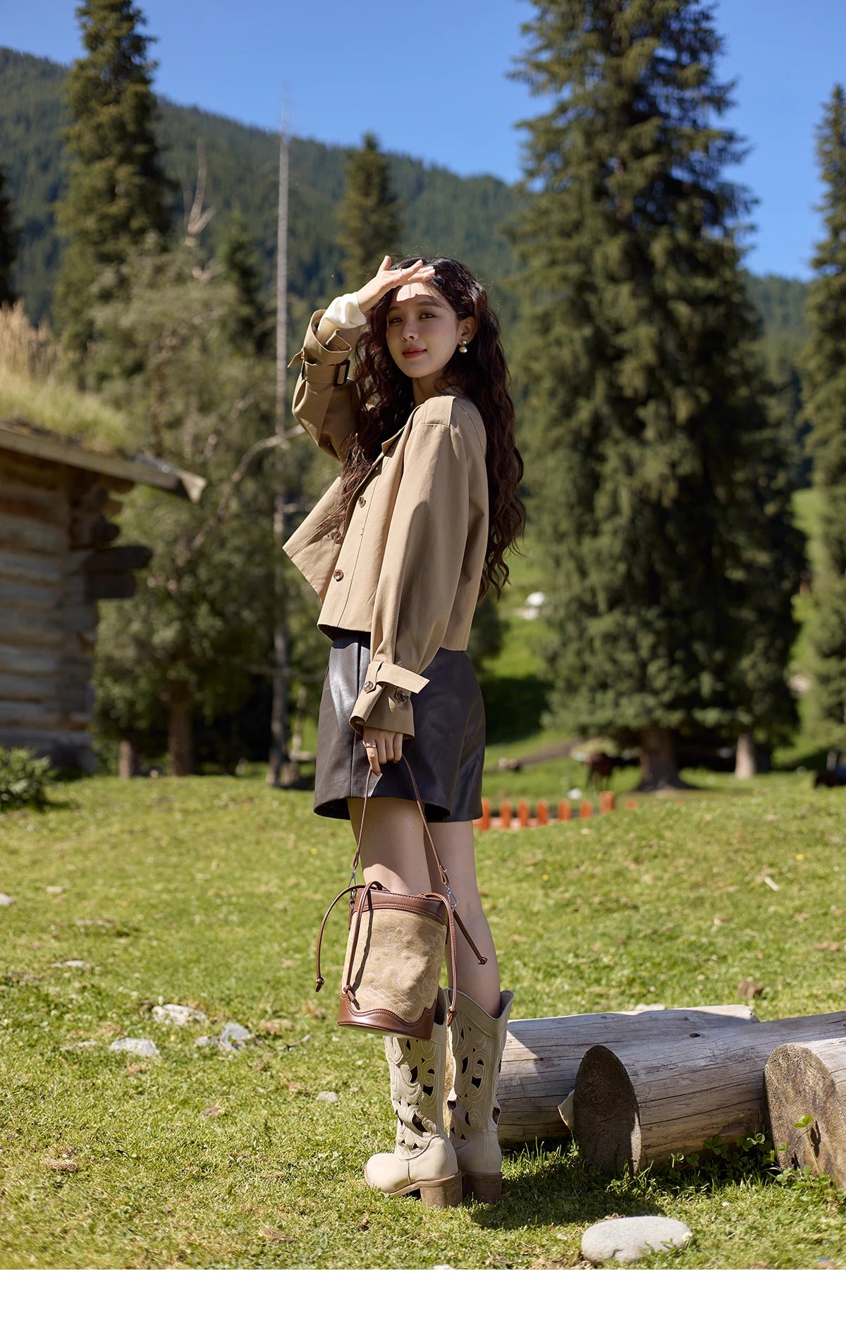 MISHOW Women's Short Fragrant Windbreaker Jacket 2024 Autumn Korean Stand Collar Double Row Placke Trench Streetwear MXD42W0386