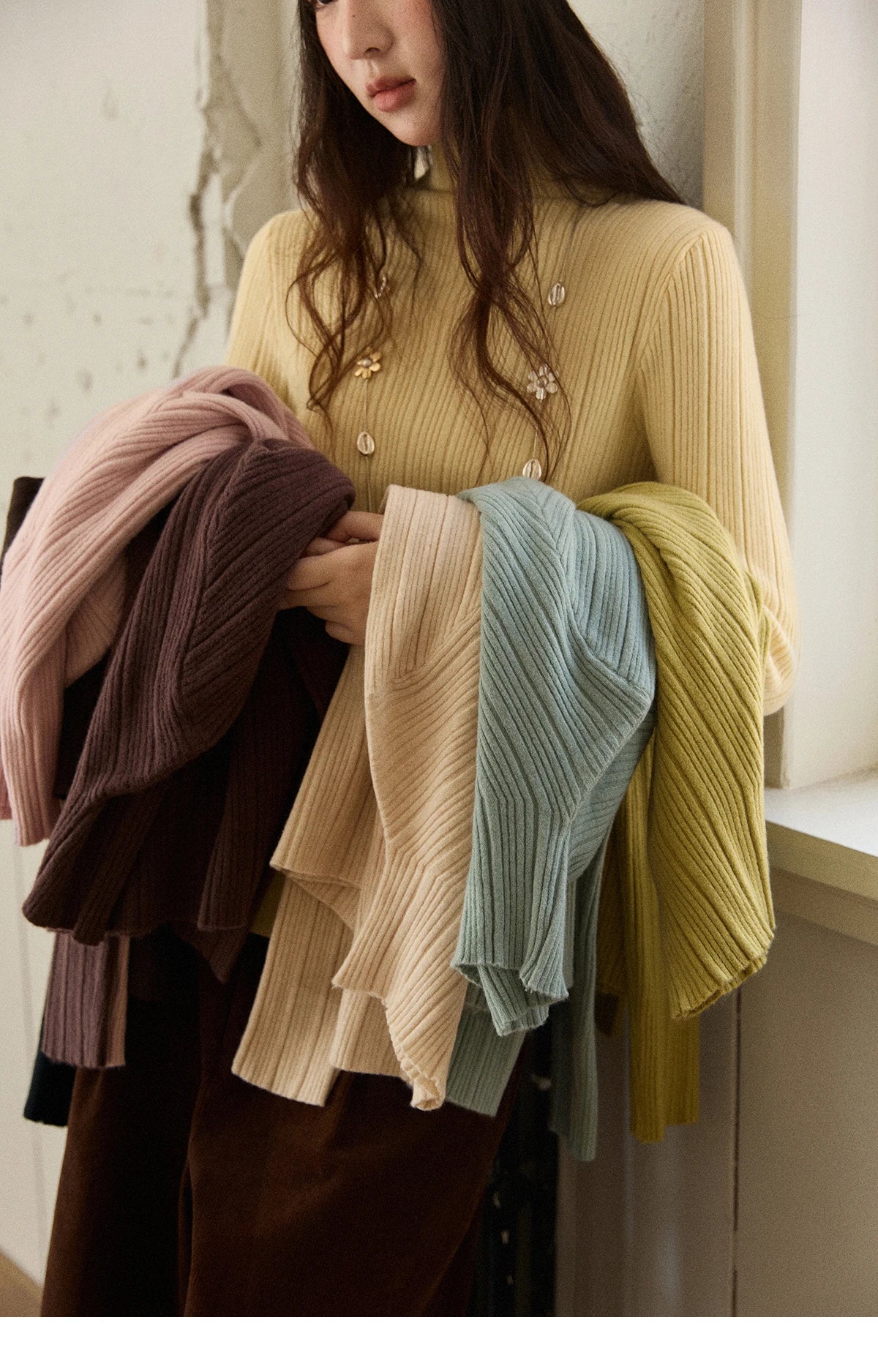 MISHOW Women's Long-sleeved Tops 2025 Winter Simple Solid Turtleneck Sweater Vertical Ribbed Slim Fit Casual Top MXE86Z2656