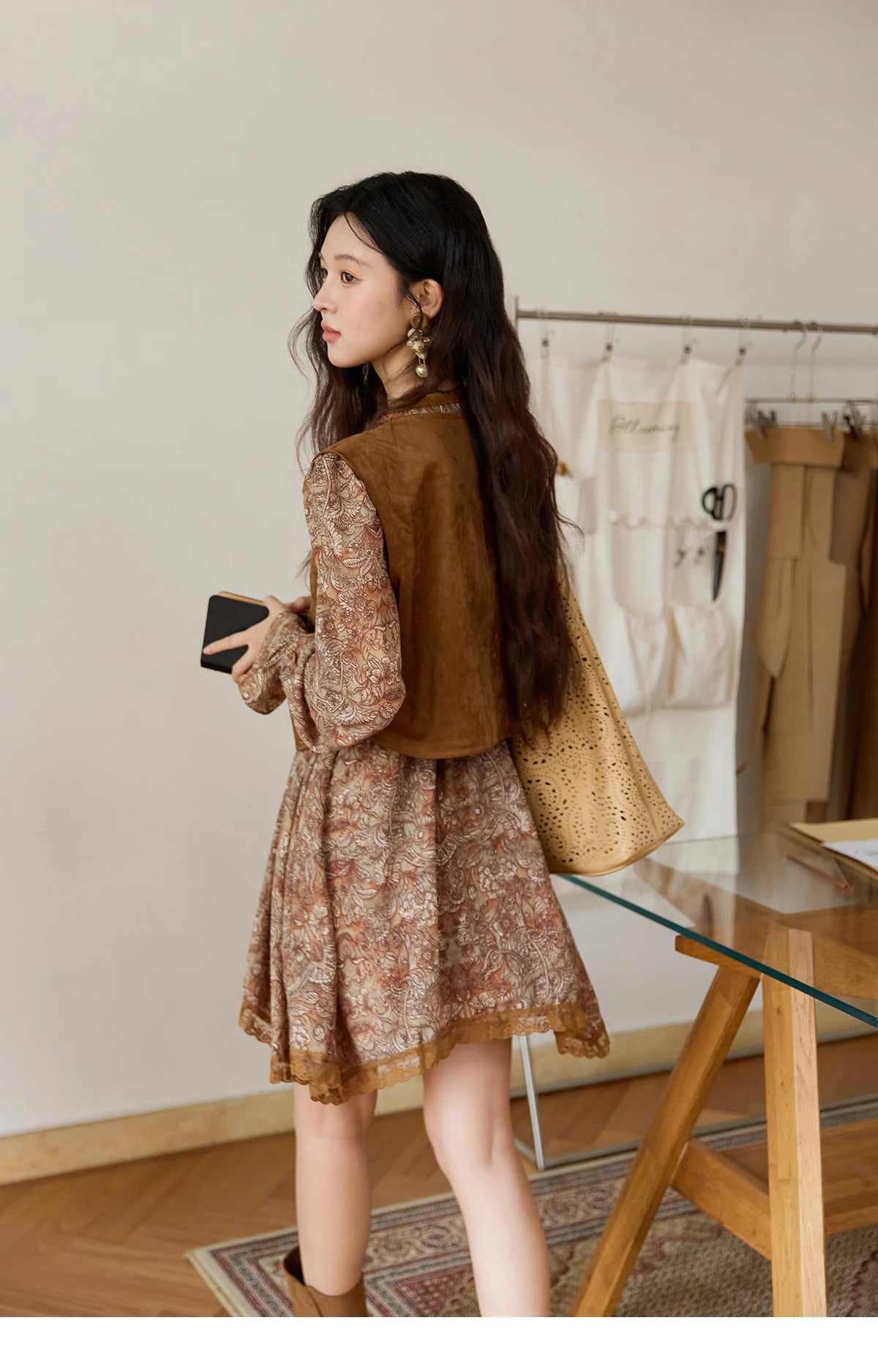 MISHOW Suede Vest Jacket for Women 2025 Autumn French Vintage Sleeveless Thin Vest Coat Rivet Design V-neck Vests MXE46L2518