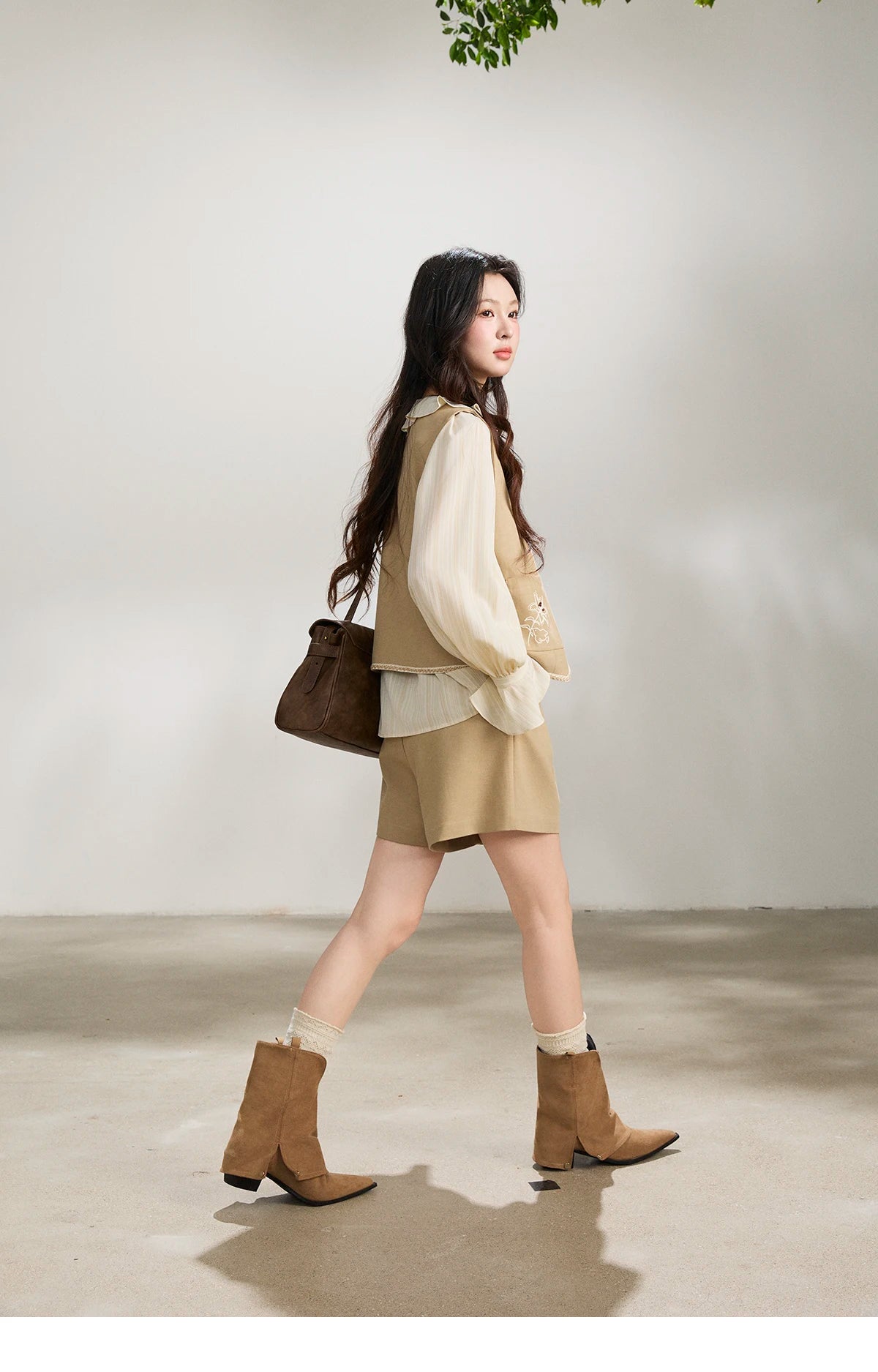 MISHOW Women's Khaki Wide Leg Shorts Spring High Waist Pleated Short Pants Back Elastic Waist Casual Loose Shorts MXF13K1202