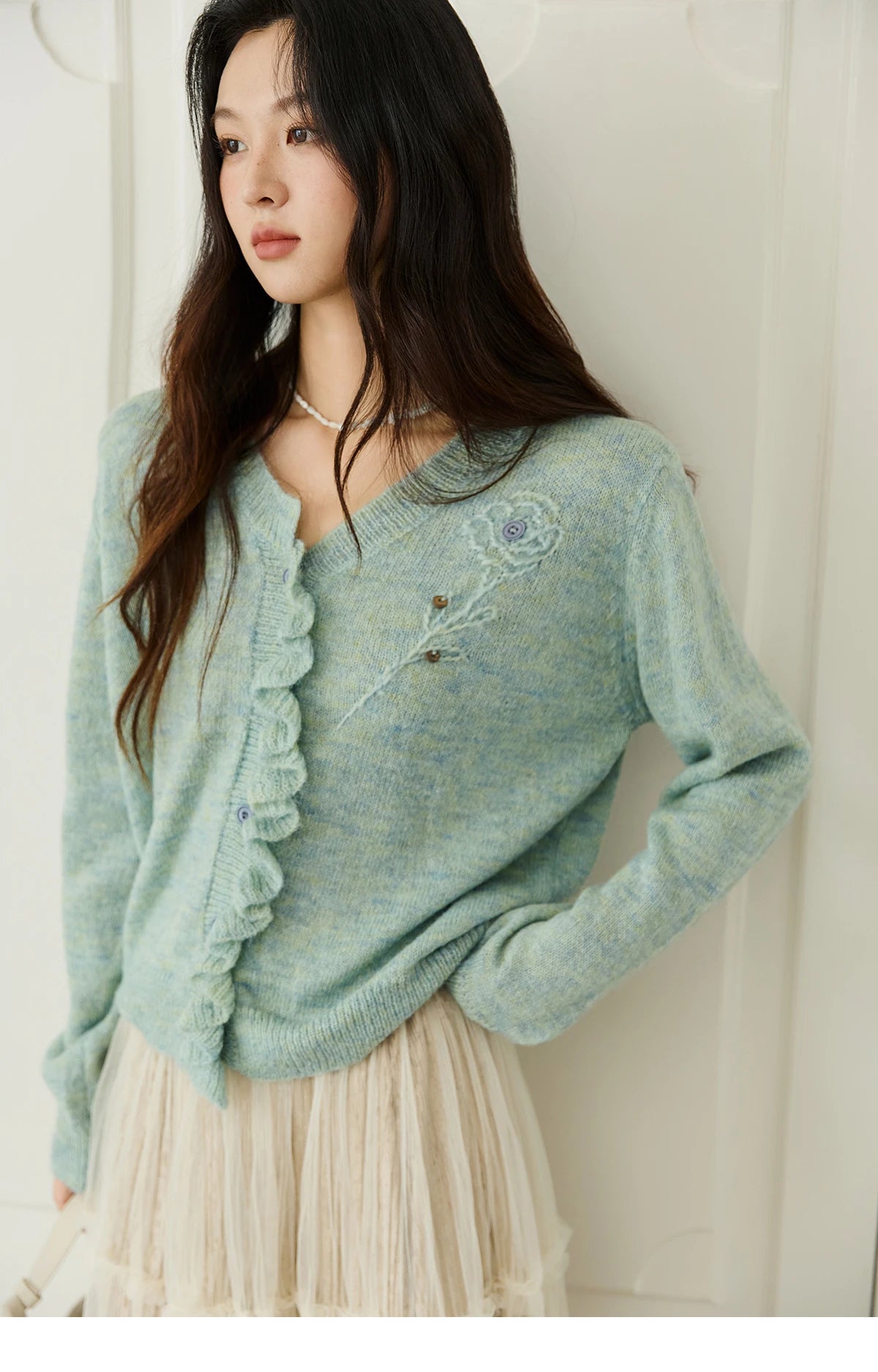 MISHOW Knitted Cardigan Women 2025 Autumn French Style Flower Embroidered V-neck Cardigan Luxury Long-sleeved Top MXE47Z2498