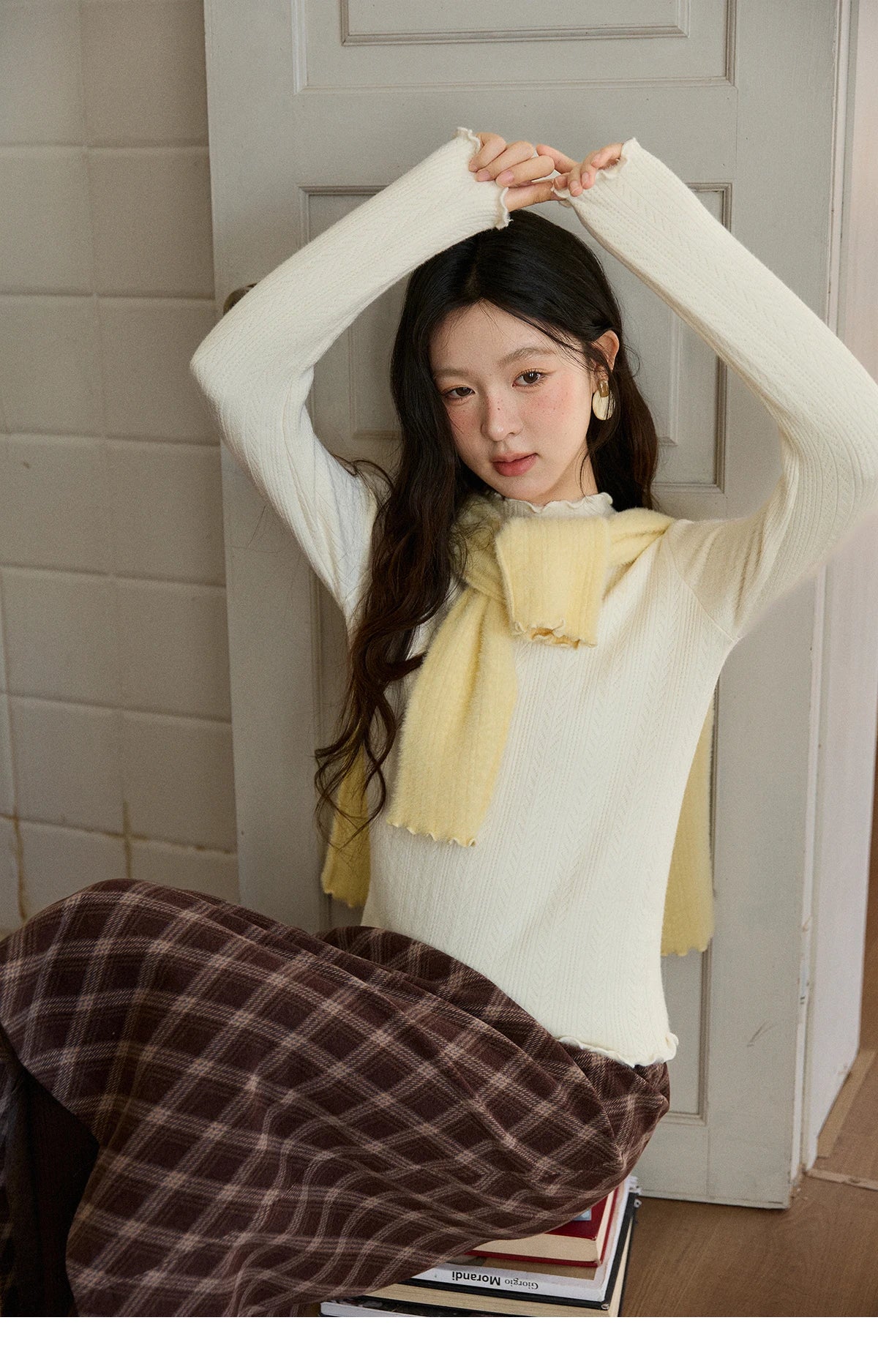 MISHOW Women's One Piece Velvet Thickened Bottom Tops 2025 Winter Versatile Black Fungus Edge Collar Knitted Tops MXE88Z2597