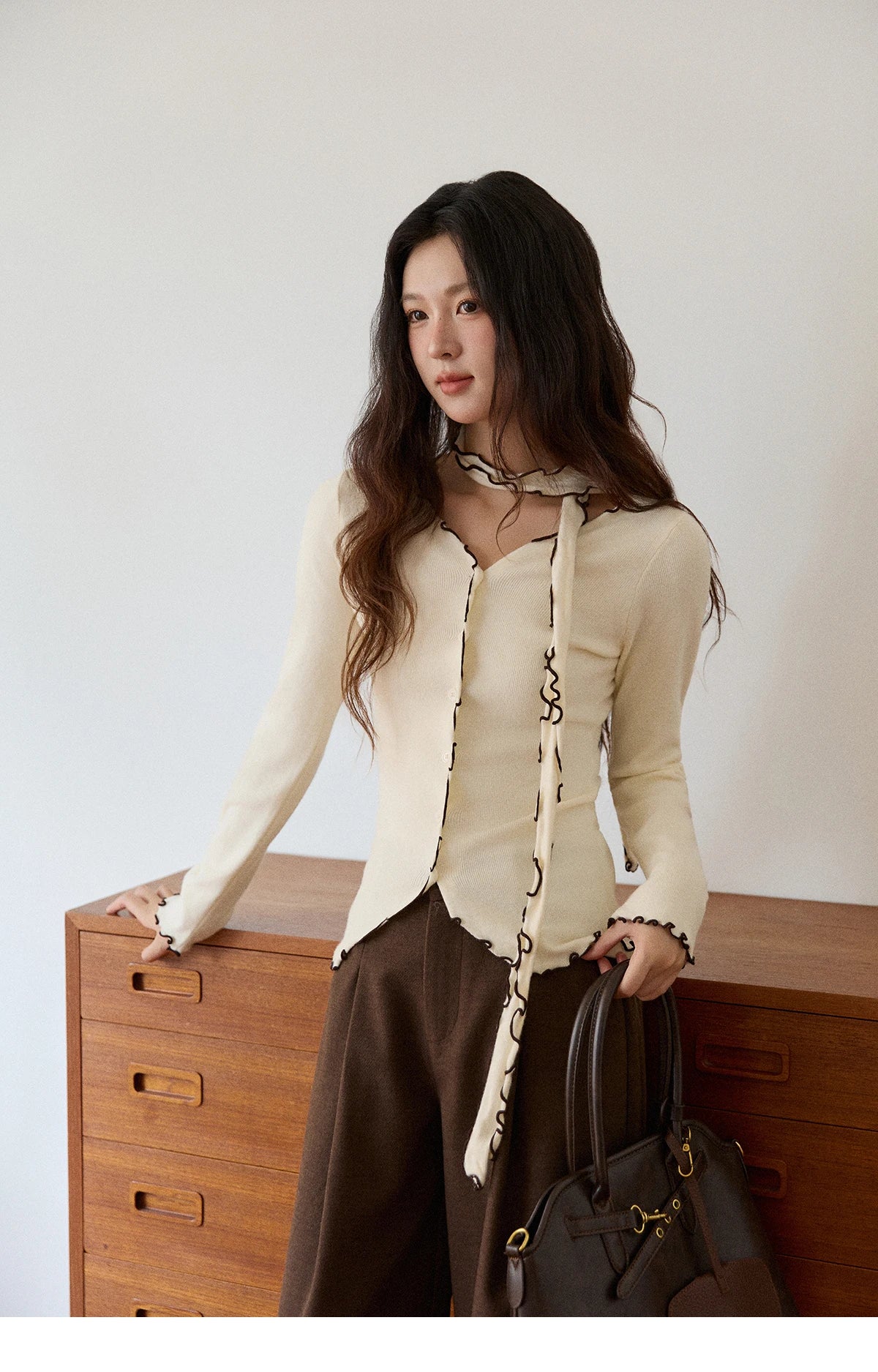 MISHOW New Ruffled Edge Knitted Pullovers for Woman 2025 Retro Slim V-neck Ribbon Knit Top Cmfortable Winter Clothes MXE86Z2728