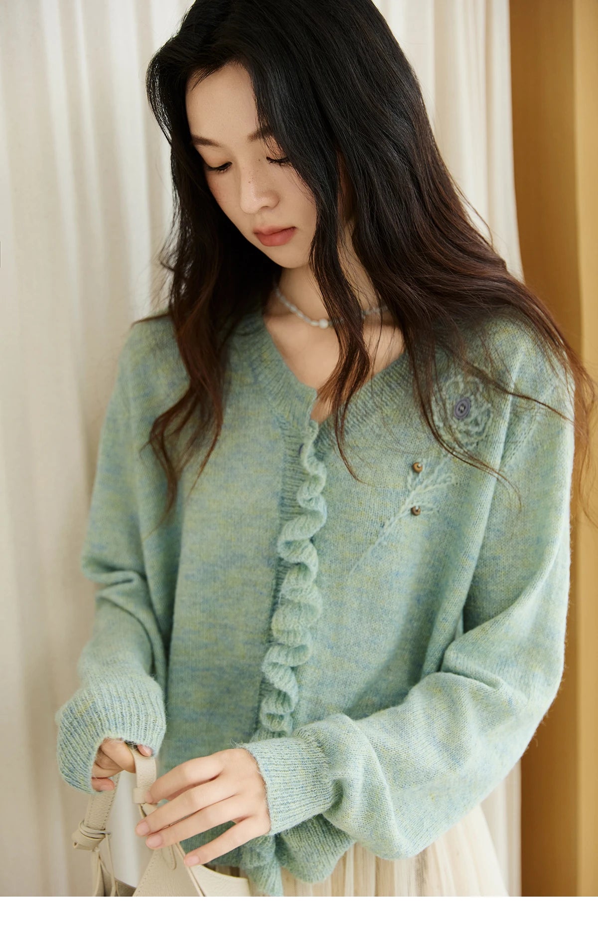 MISHOW Knitted Cardigan Women 2025 Autumn French Style Flower Embroidered V-neck Cardigan Luxury Long-sleeved Top MXE47Z2498