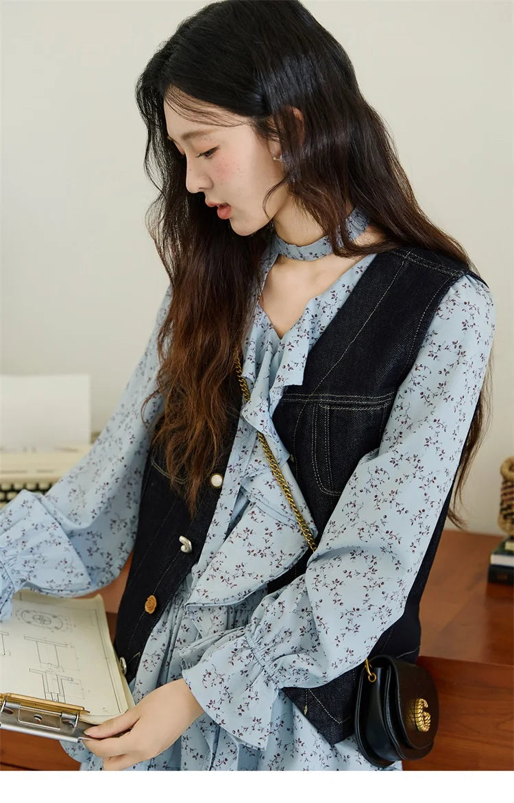MISHOW Women's Denim Vest 2026 Spring Sleeveless Different Buttons V-neck Casual Waistcoat with Pockets Vest Coats MXE45W0868
