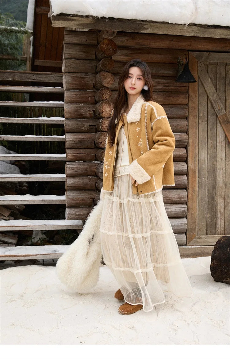 MISHOW Woman Elegant Jacktes 2025 Winter Floral Embroidered Fur Sheath Coat Retro Commute Plush Lapel Warm Short Coat MXE87W0918