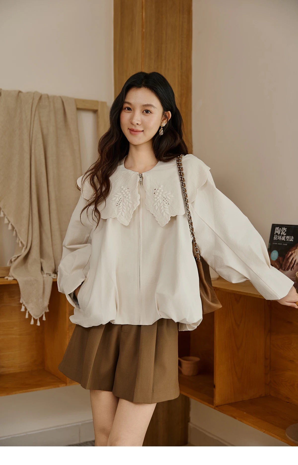 MISHOW Women's Wheat Sprout Embroidery Coat Autumn 2025 Beige Doll Collar Hem Folded Short Coats Loose Zipper Jackets MXE45W0860