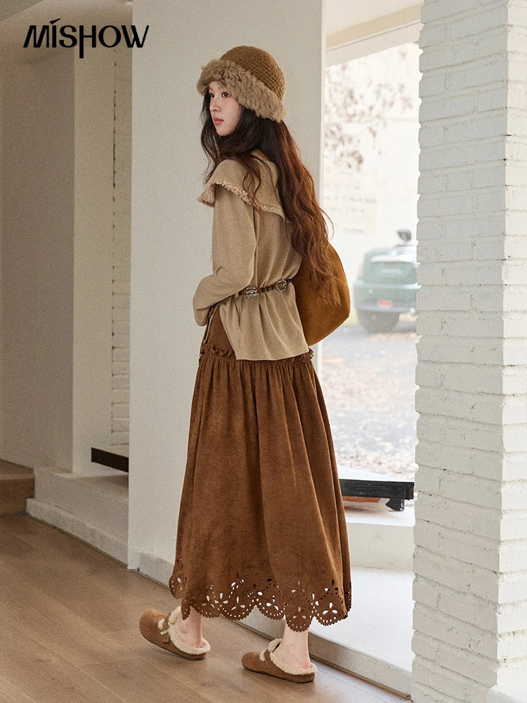 MISHOW  Women's Long-sleeved Tops 2025 Winter Retro Brown Three-dimensional Flower Decoration Round Neck Knitted Tops MXE51Z2593