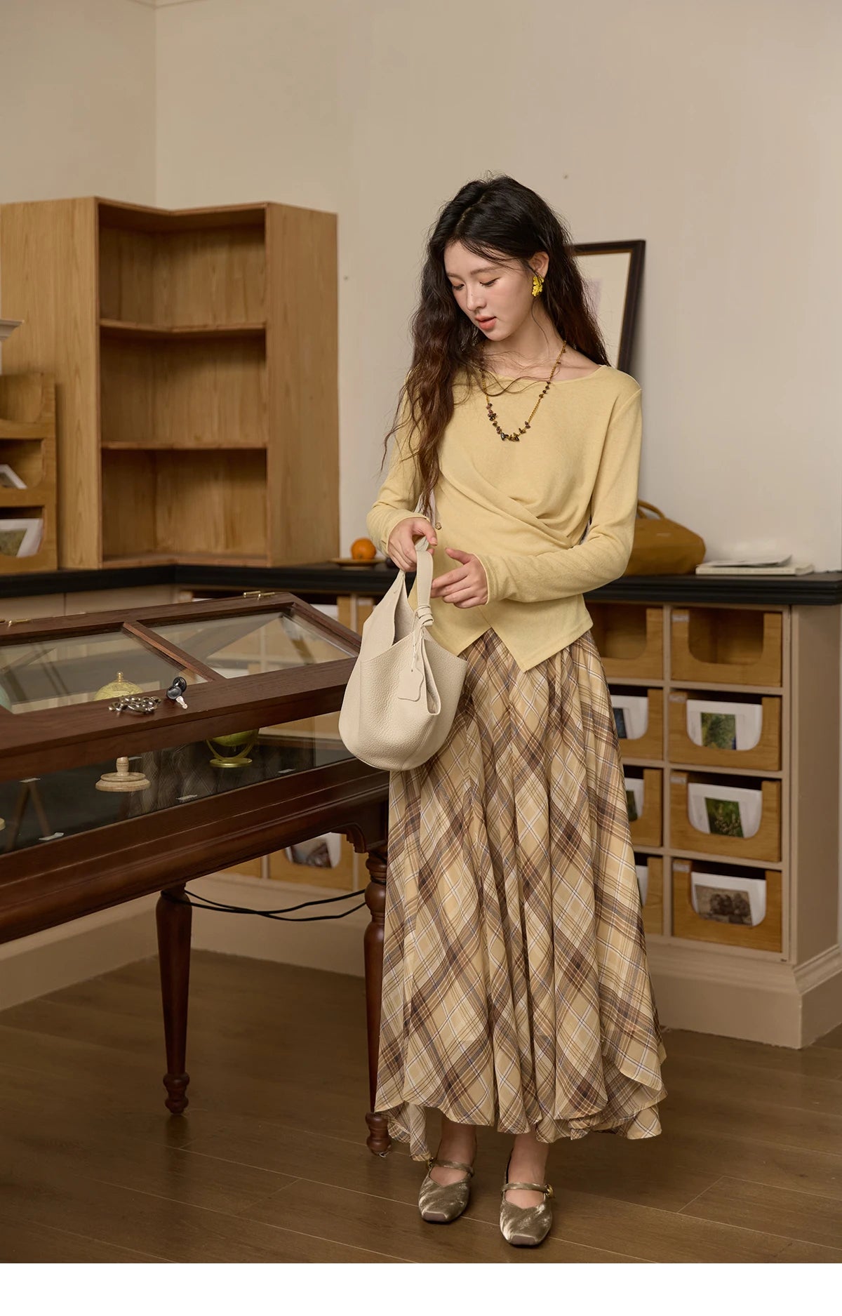 MISHOW Two-color Cross-strap Knitted Top for Women 2025 Autumn Winter New Classic Round Neck Slim Long Sleeves Top MXE43Z1344