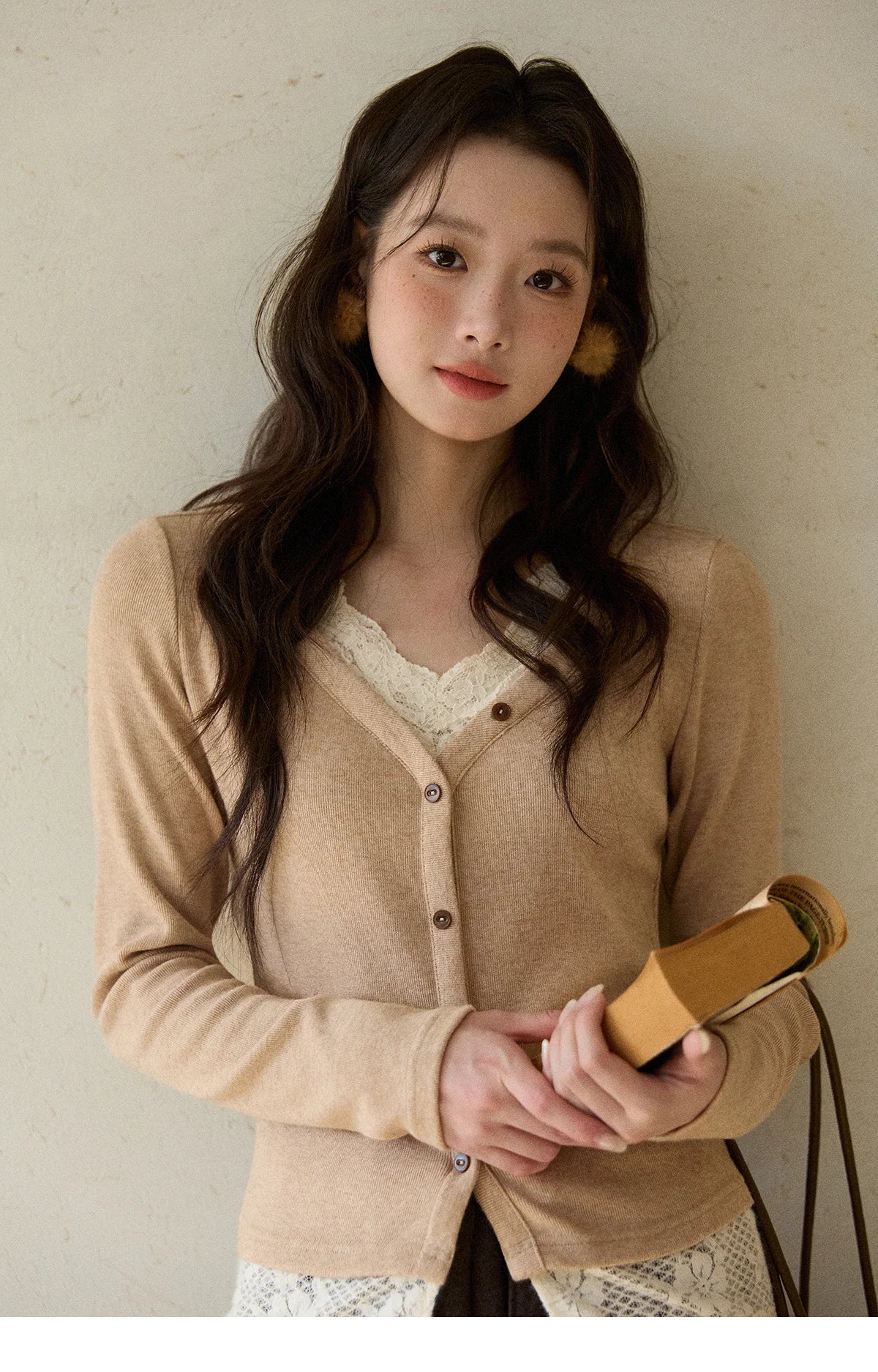 MISHOW Long Sleeve Tops for Woman 2025  Autumn Winter Sweet Gentle V-neck Top with Lace Trim Commute Slim Knit Top  MXE86Z2673