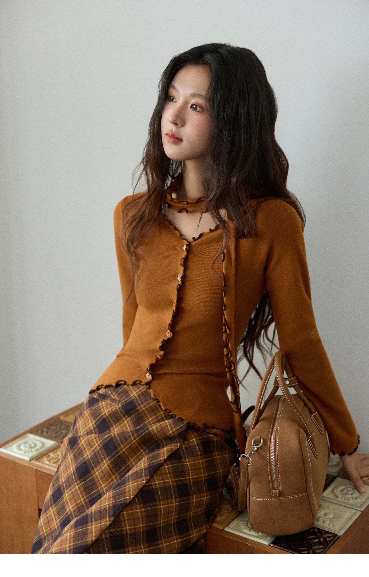 MISHOW New Ruffled Edge Knitted Pullovers for Woman 2025 Retro Slim V-neck Ribbon Knit Top Cmfortable Winter Clothes MXE86Z2728