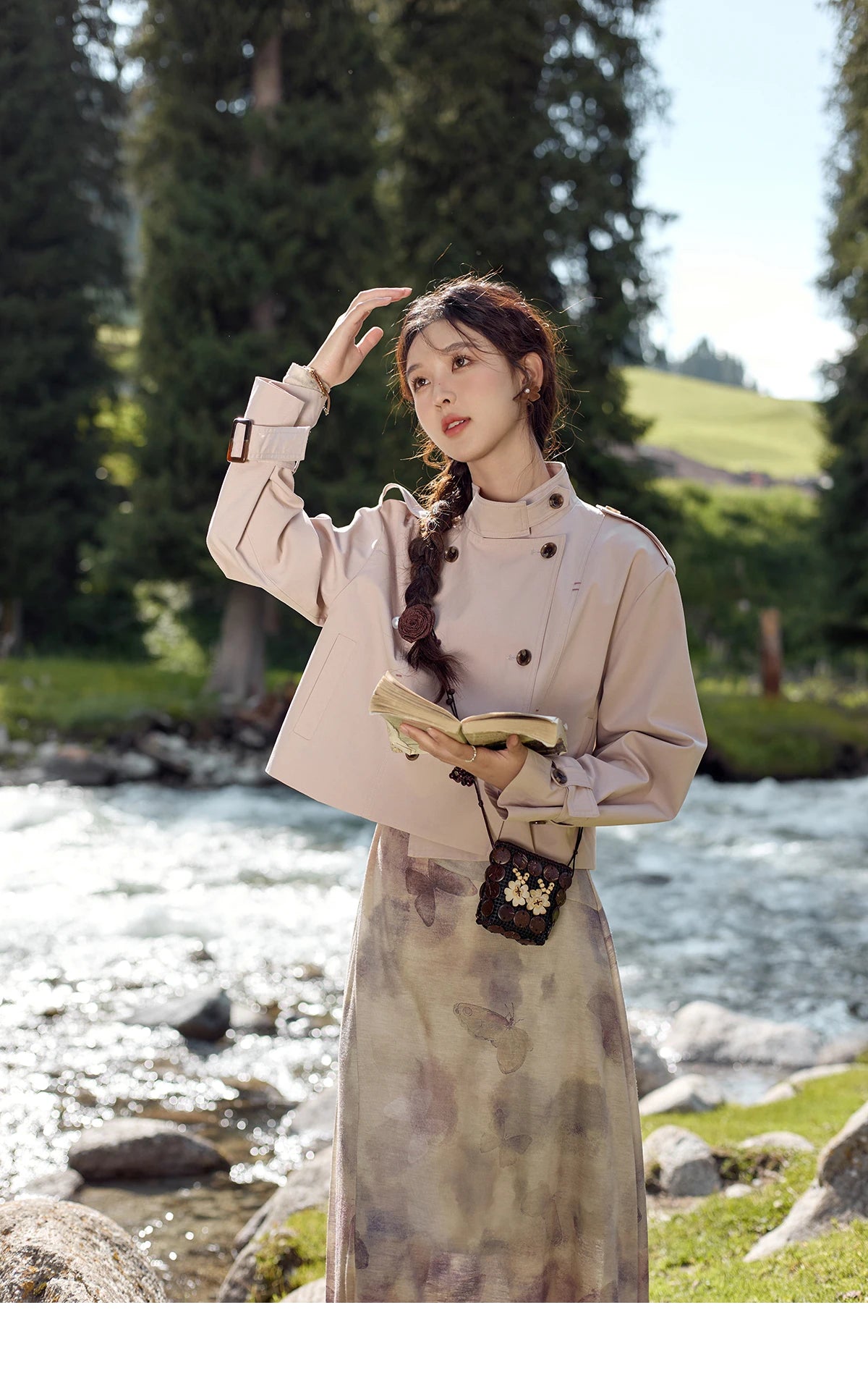 MISHOW Women's Short Fragrant Windbreaker Jacket 2024 Autumn Korean Stand Collar Double Row Placke Trench Streetwear MXD42W0386