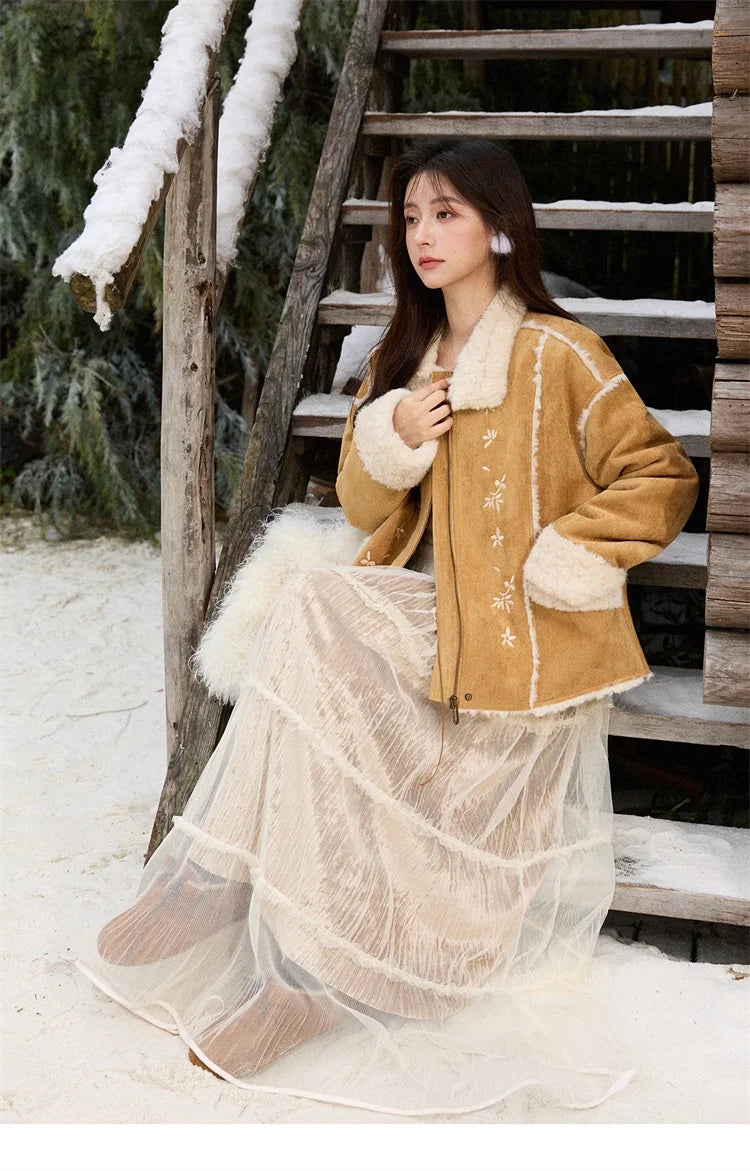 MISHOW Woman Elegant Jacktes 2025 Winter Floral Embroidered Fur Sheath Coat Retro Commute Plush Lapel Warm Short Coat MXE87W0918