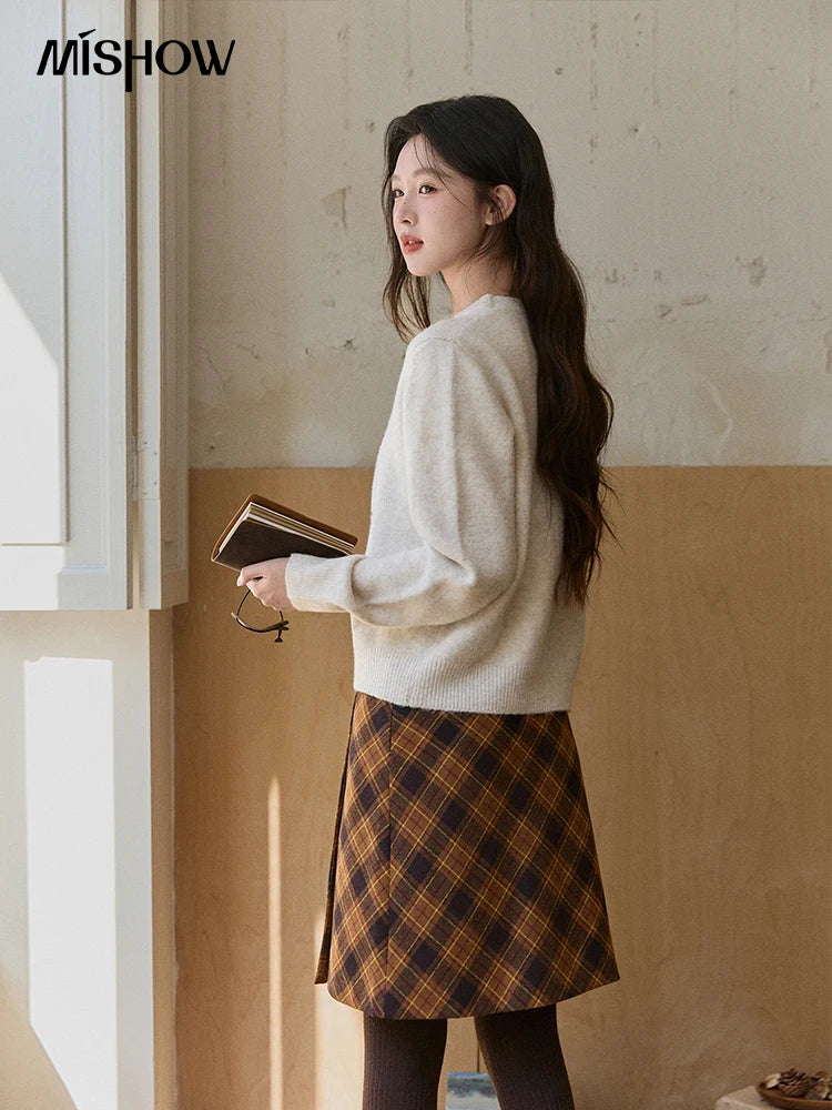 MISHOW Women's Beige Knitted Sweater 2025 Winter Flower Pattern Letter Print Tops O-neck Loose Warm Pullover Sweater MXE91Z2869