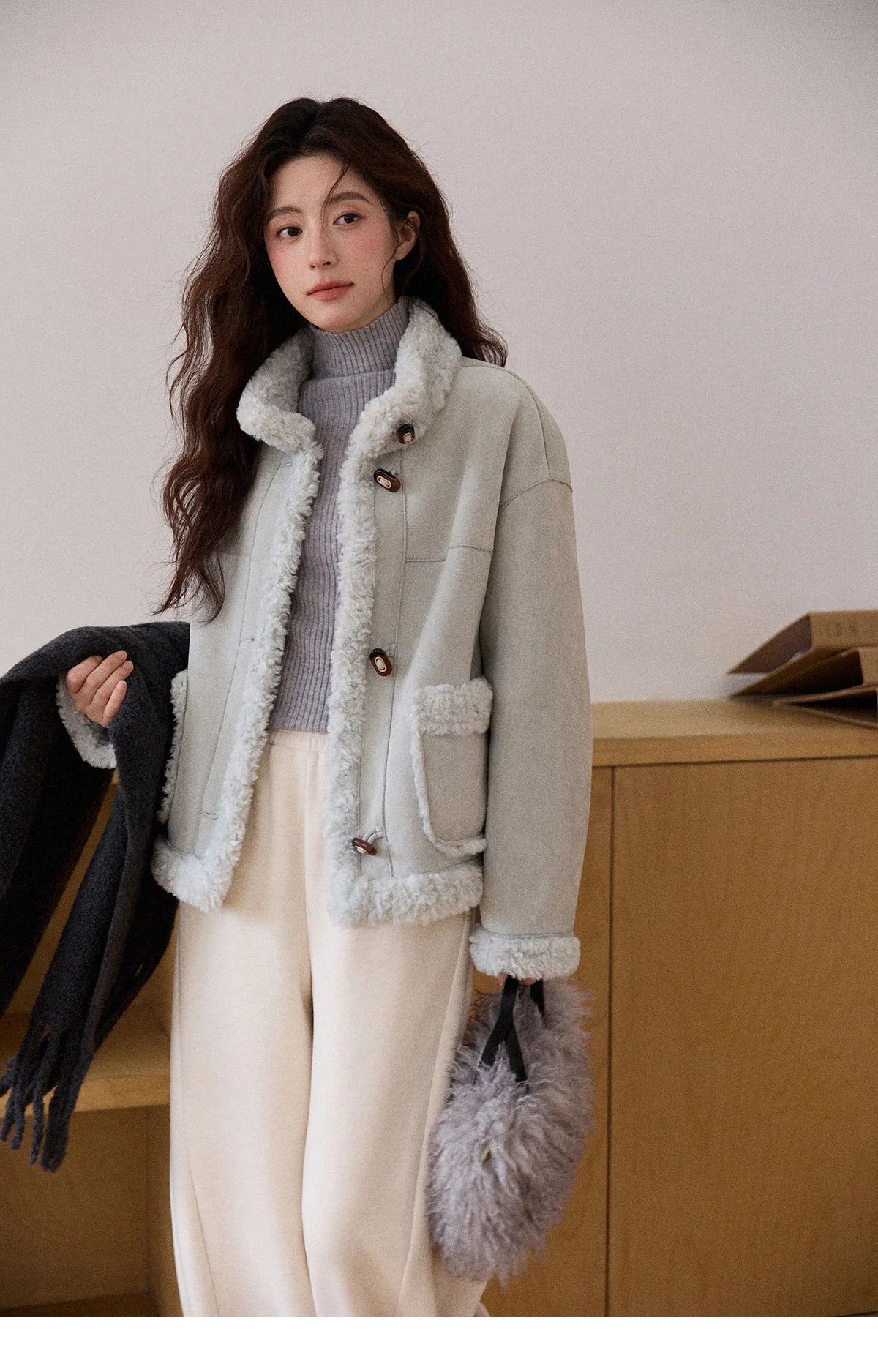 MISHOW Winter Jacket Women 2025 Elegant Luxury Suede Composite Fur Stand-up Collar Short Jacket Windproof Warm Coat MXE87W0941