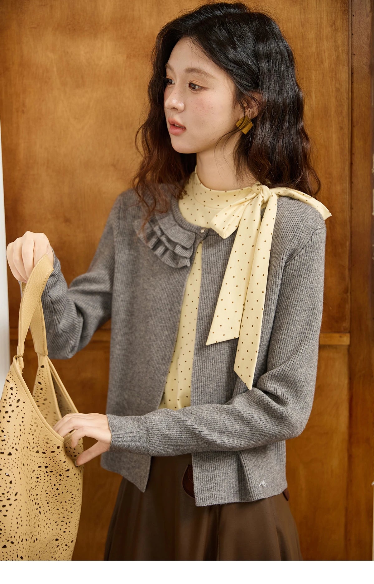 MISHOW Elegant Woman Pullovers 2025 Autumn Sweet Retro Yellow Polka Dot Knitted Top Lace Up Collar Slim Fit Tops MXE45Z1379