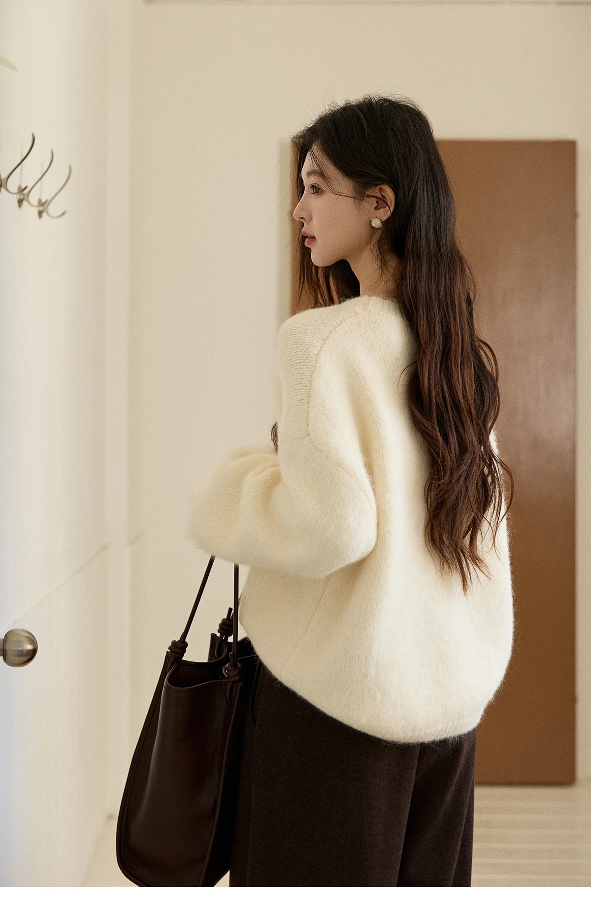 MISHOW Women's Solid Knitted Sweater 2025 Autumn Winter Dog Pattern Jacquard Crew Neck Fluffy Warm Loose Pullover Top MXE94Z2988