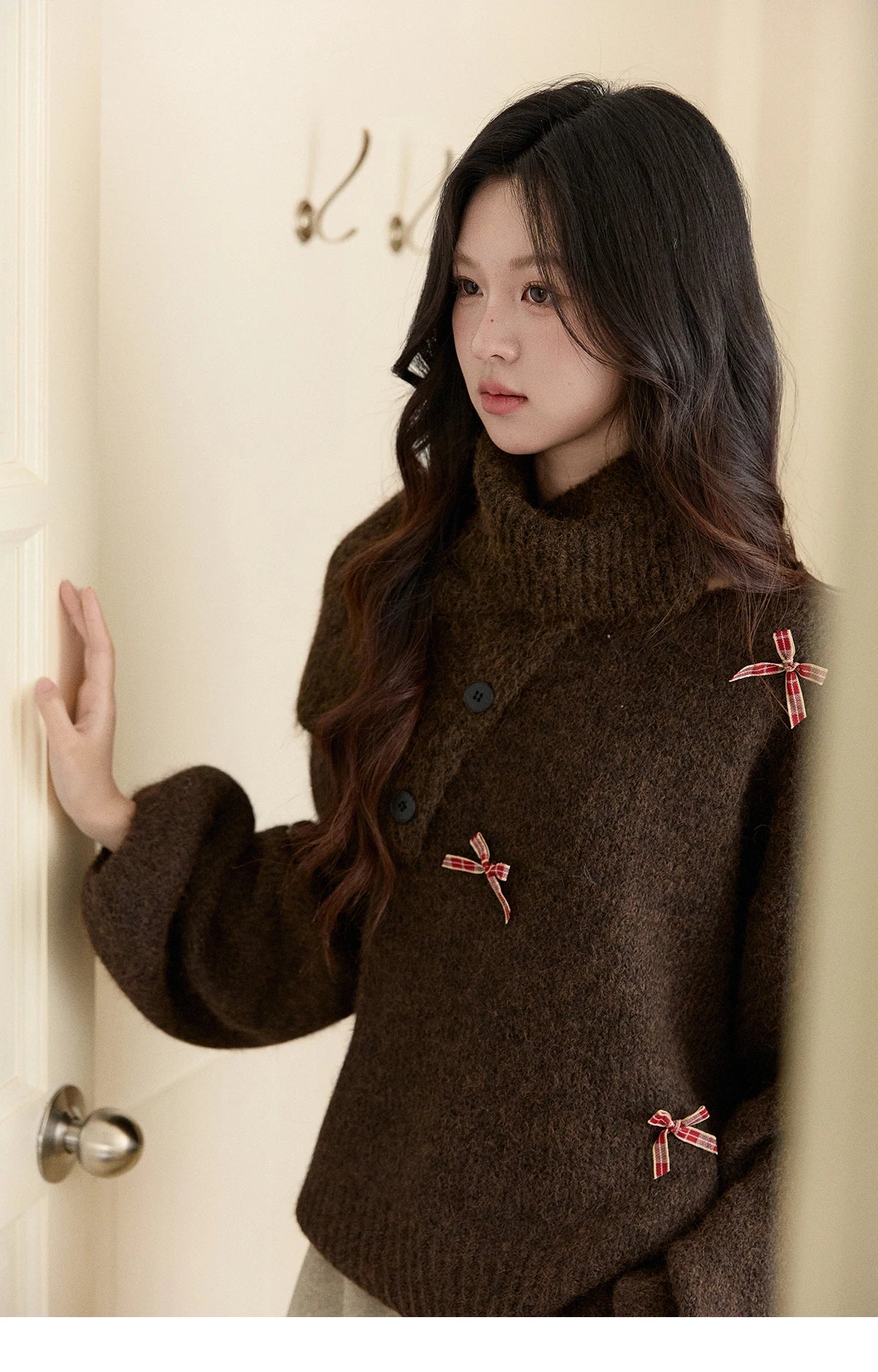 MISHOW Women's French Retro Plaid Bow Sweater 2025 Winter Detachable Shawl Collar Thick Lantern Sleeve Knitted Tops MXE93Z2946