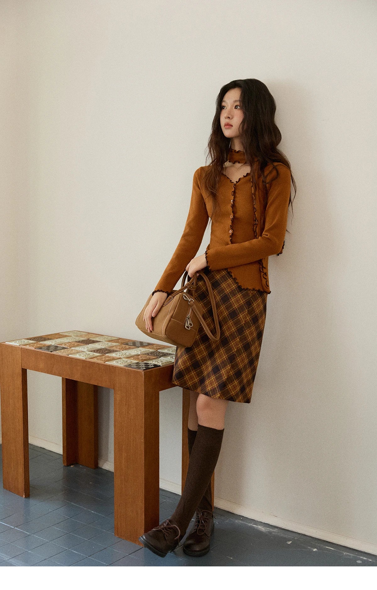 MISHOW New Ruffled Edge Knitted Pullovers for Woman 2025 Retro Slim V-neck Ribbon Knit Top Cmfortable Winter Clothes MXE86Z2728