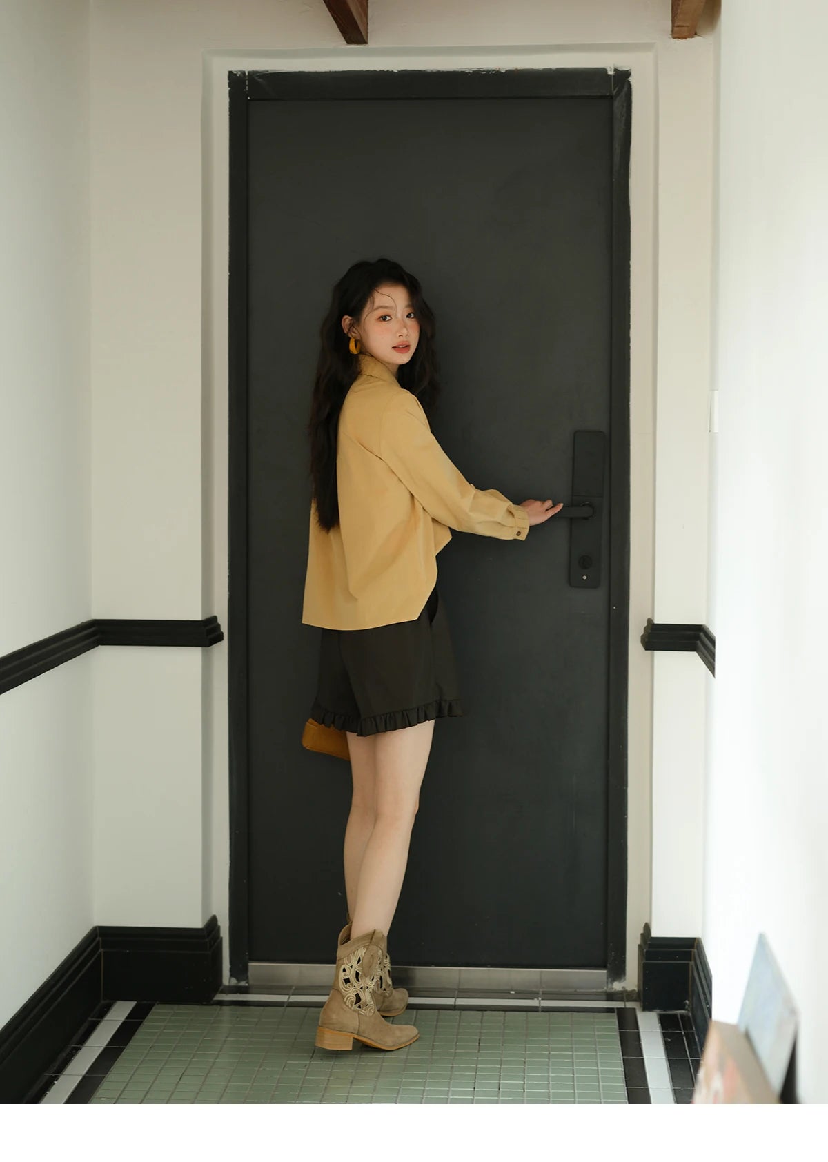 MISHOW Women's Retro Yellow Lapel Cotton Shirt 2025 Autumn Loose Casual Top Contrasting Button with Pocket Shirts MXE41C2356