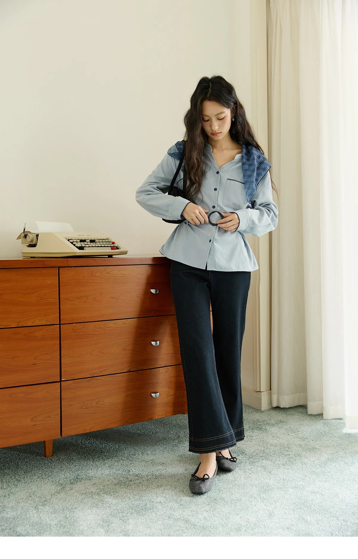 MISHOW Women's Haze Blue Peach Skin Velvet Shirt Autumn 2025 Contrast Color Design Waist Shirts Commute Versatile Top MXE47X2497