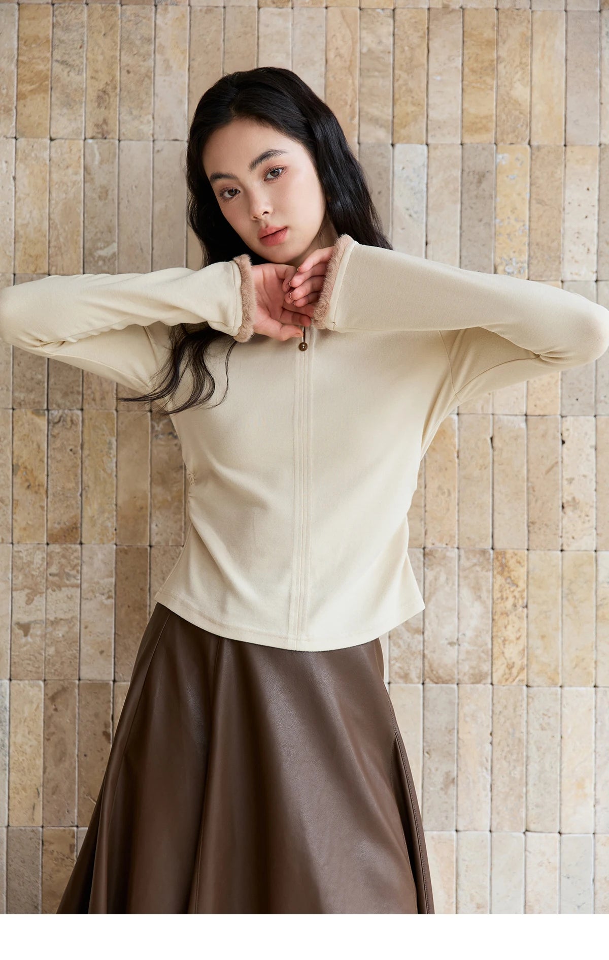 MISHOW Woman Sweaters 2025 Autumn Winter Apricot Brushed Knitted Bottoming Pullovers Pleated Design Casual Loose Top MXE48Z2517