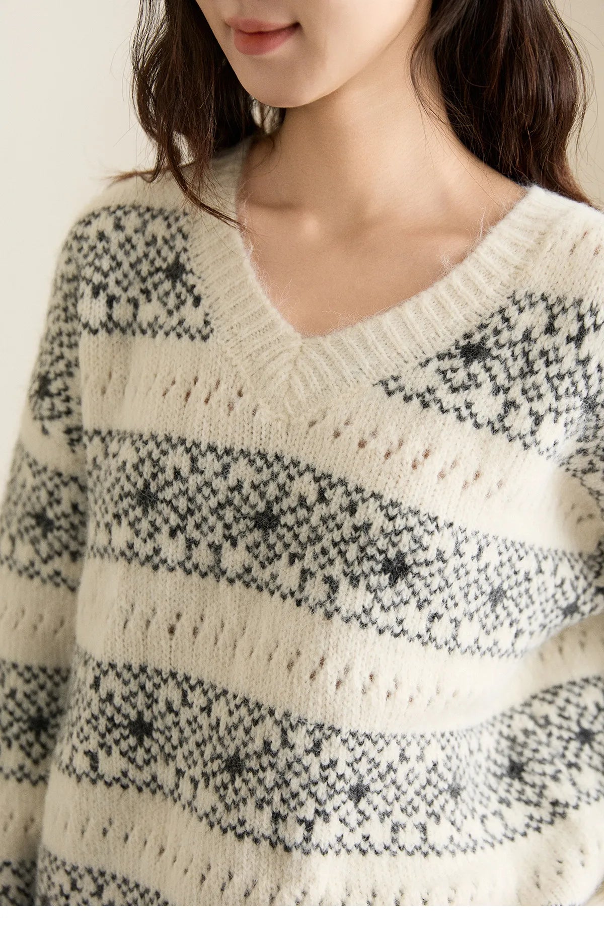 MISHOW Women's Fair Isle Knitted Sweater 2025 Winter V-neck Wool Blend Casual Tops Removable Hood Warm Loose Sweaters MXE94Z2979