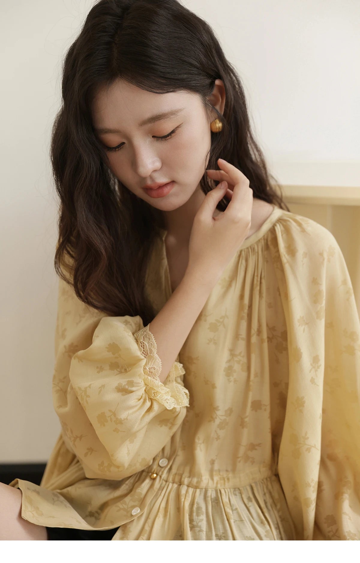 MISHOW Elegant Woman Shirt 2025 Autumn Yellow Printing Lantern Sleeves Shirt Commute Drawstring Waist Lace Trim Top MXE45X2499