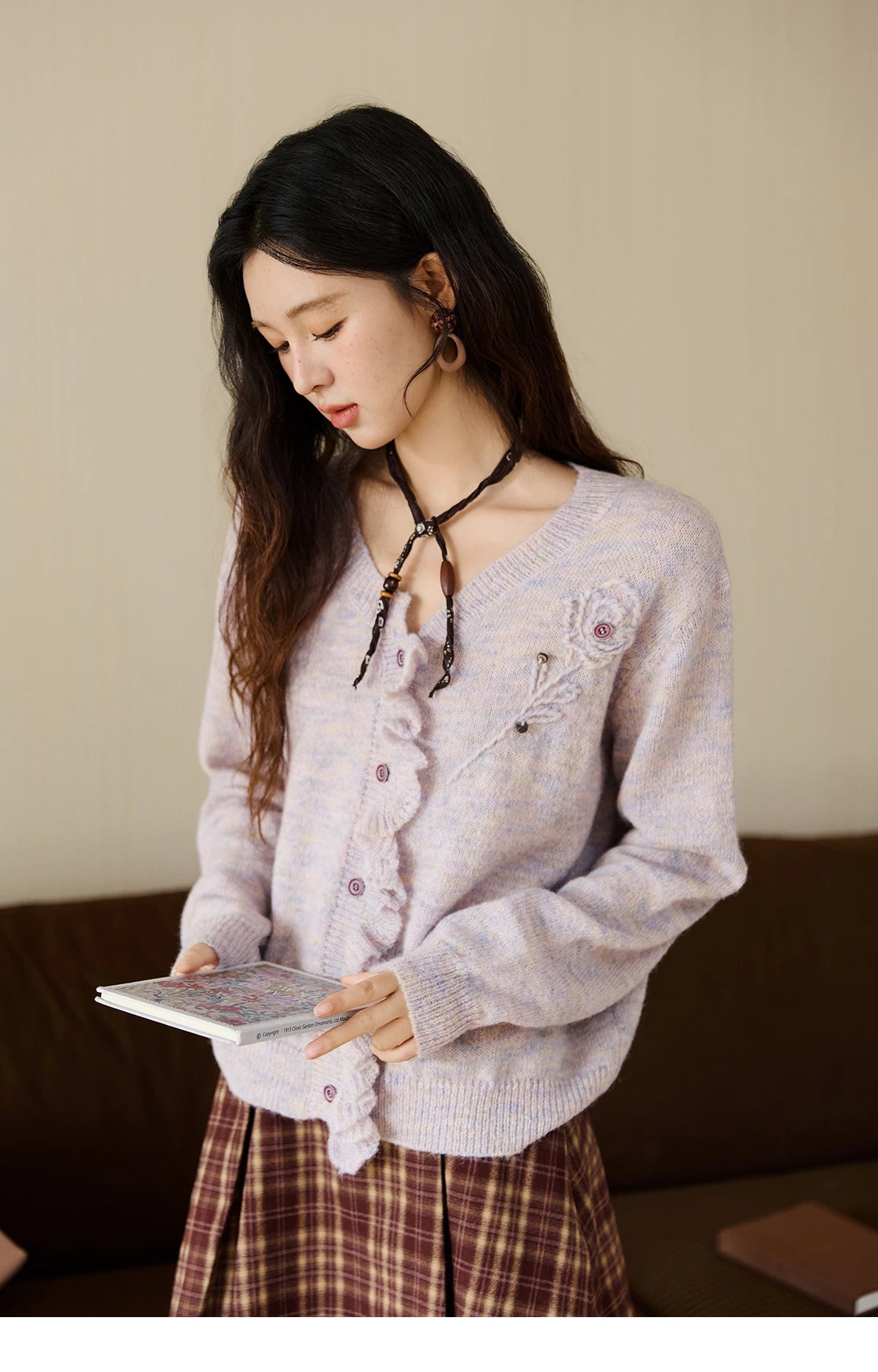 MISHOW Knitted Cardigan Women 2025 Autumn French Style Flower Embroidered V-neck Cardigan Luxury Long-sleeved Top MXE47Z2498