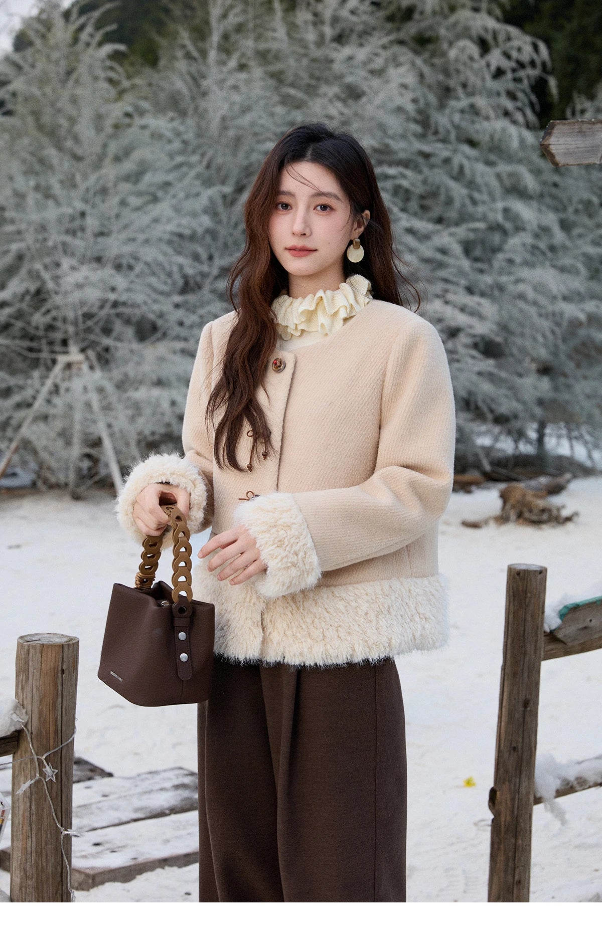 MISHOW Retro Apricot Wool Thickened Short Coat 2025 Winter Plush Splicing Coat Placket Vintage Handmade Buttons Coat MXE92W0998