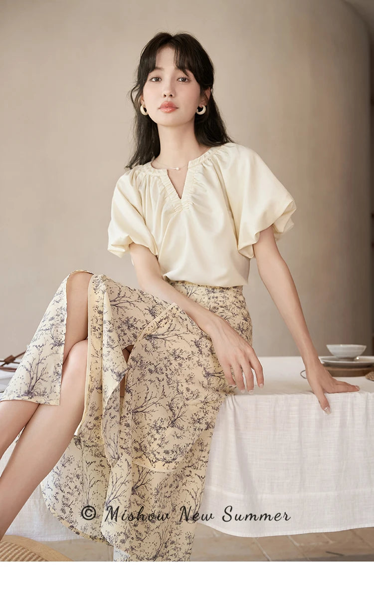 MISHOW Women's Blouses 2023 Summer French Elegant Solid V-Neck Short Sleeve Pullover LOOSE female Puff Sleeve Tops MXC38X0043