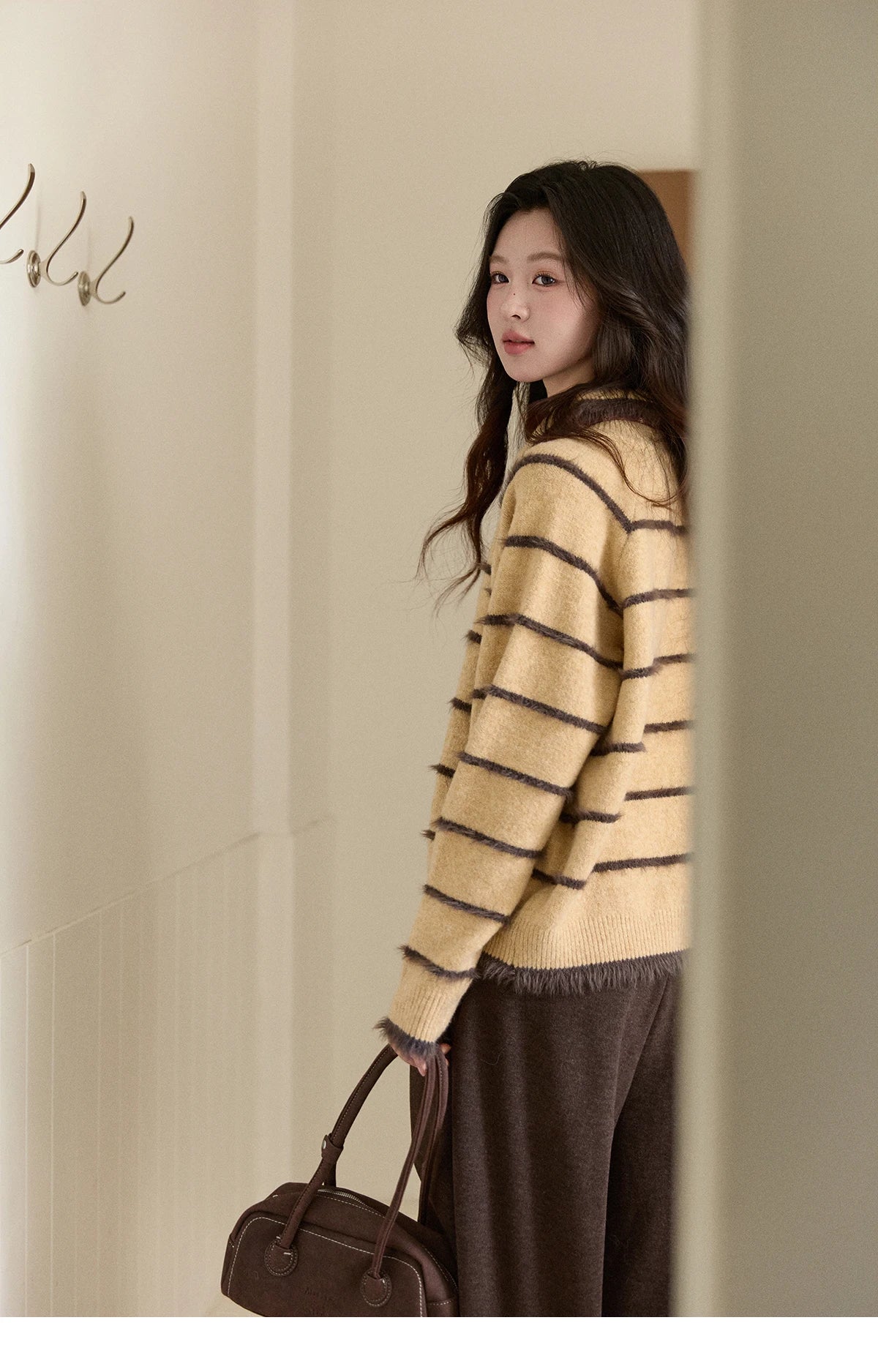 MISHOW Women's Faux Mink Fur Striped Sweater 2025 Winter Loose Lapel Tassel Hem Thickened Knitwwear Excluding Scarves MXE93Z2945