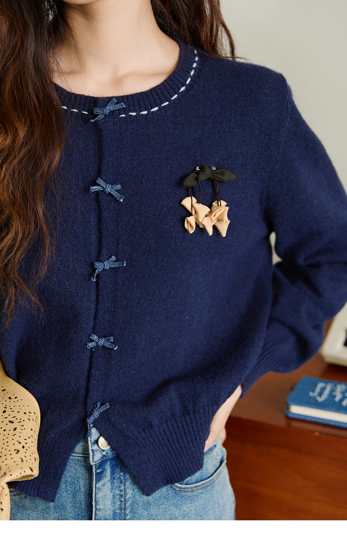 MISHOW Christmas Soft Knitted Cardigan Autumn Bow Placket Retro with Brooch Lantern Sleeve Sweaters O Neck Solid Top MXE45Z1377